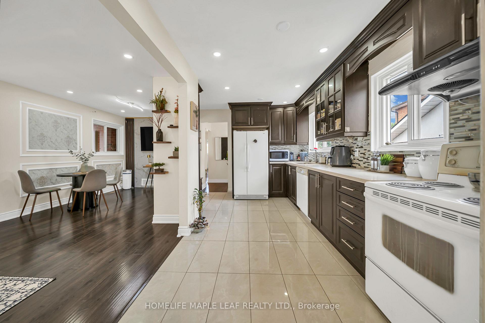 Photo 8 of 62 Marchbank Crescent, Brampton, Central Park — HOMEH