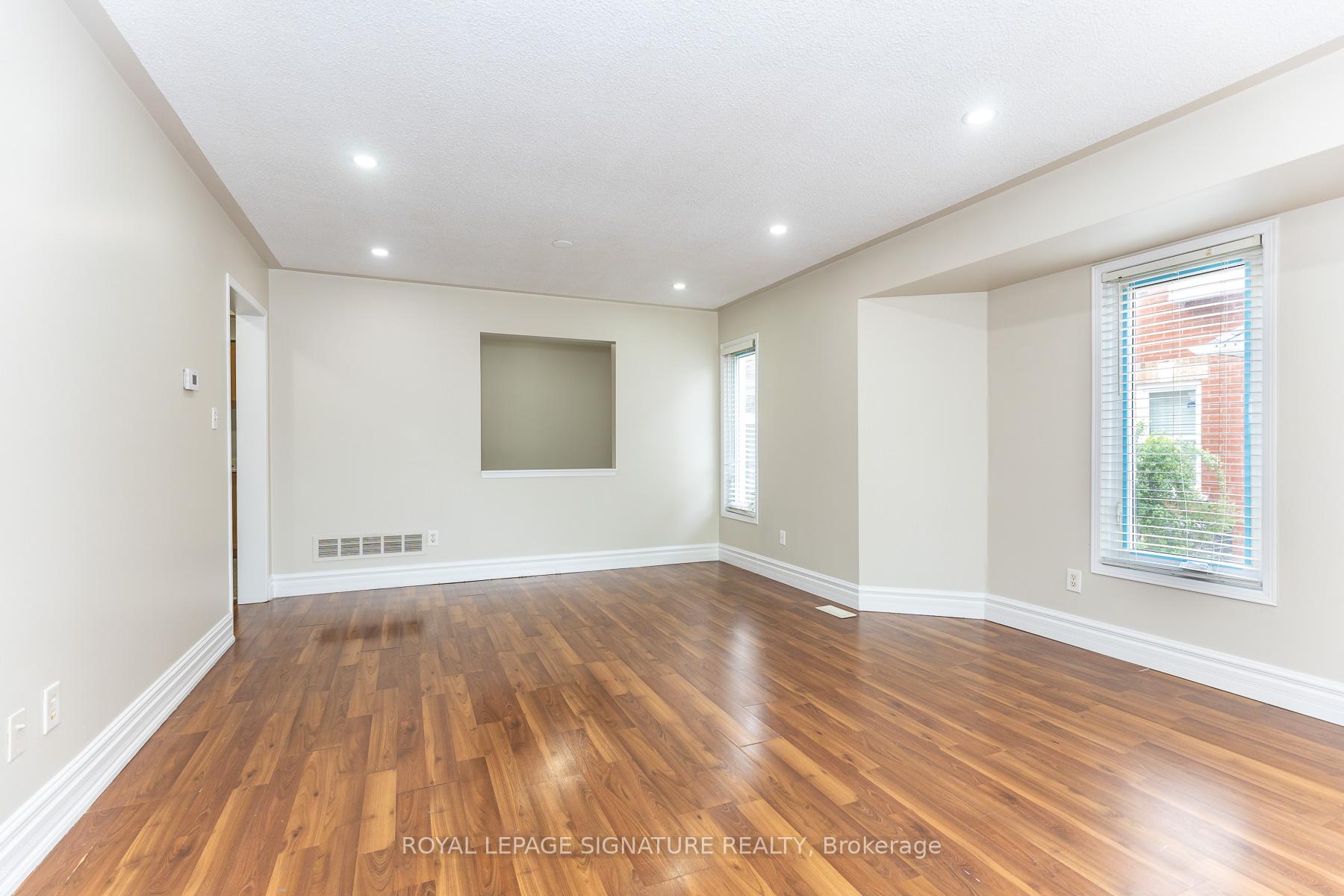Photo 12 of 60 Blue Spruce Street, Brampton, Sandringham-Wellington — HOMEH
