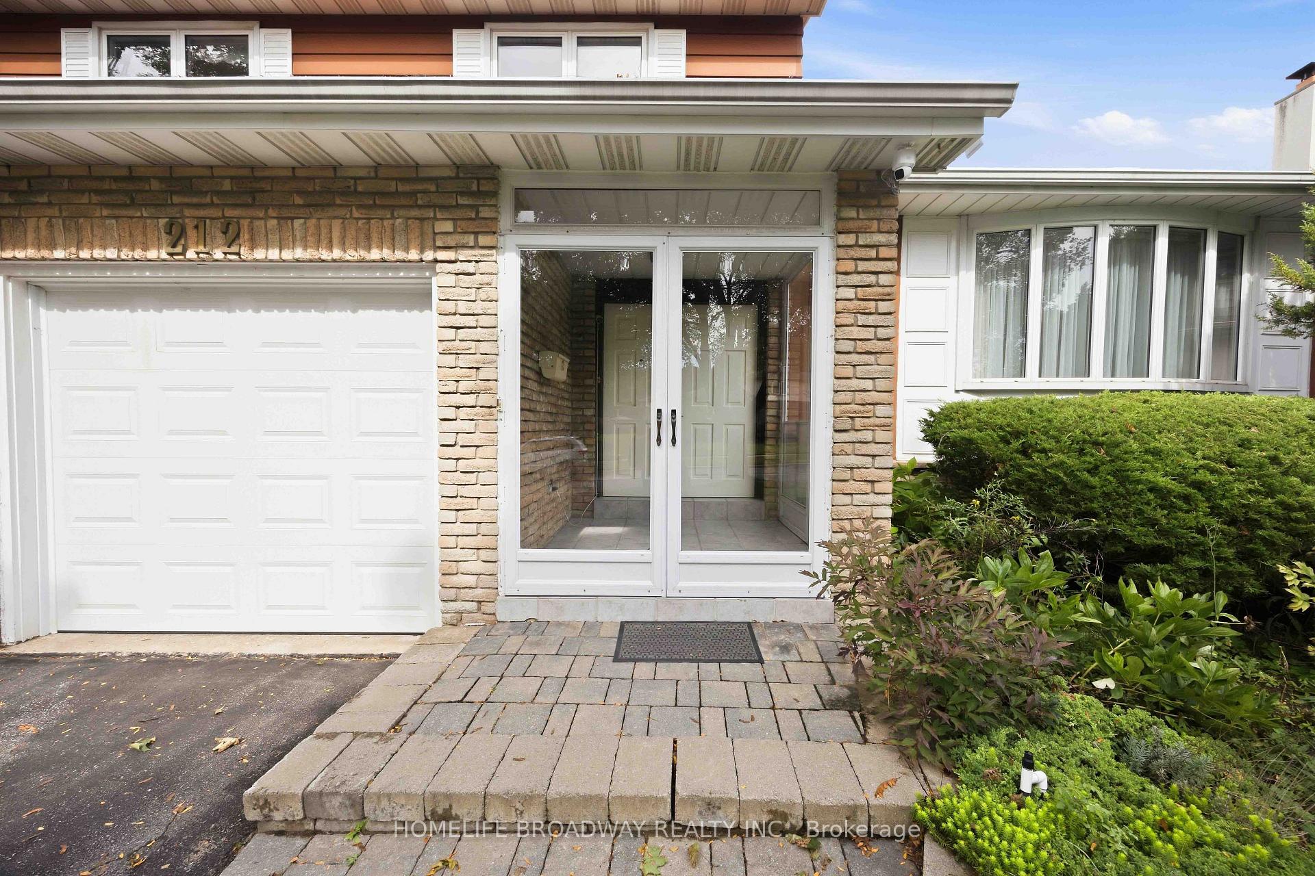 Photo 3 of 212 Bayview Fairways Drive, Markham, Bayview Fairway-Bayview Country Club Estates — HOMEH