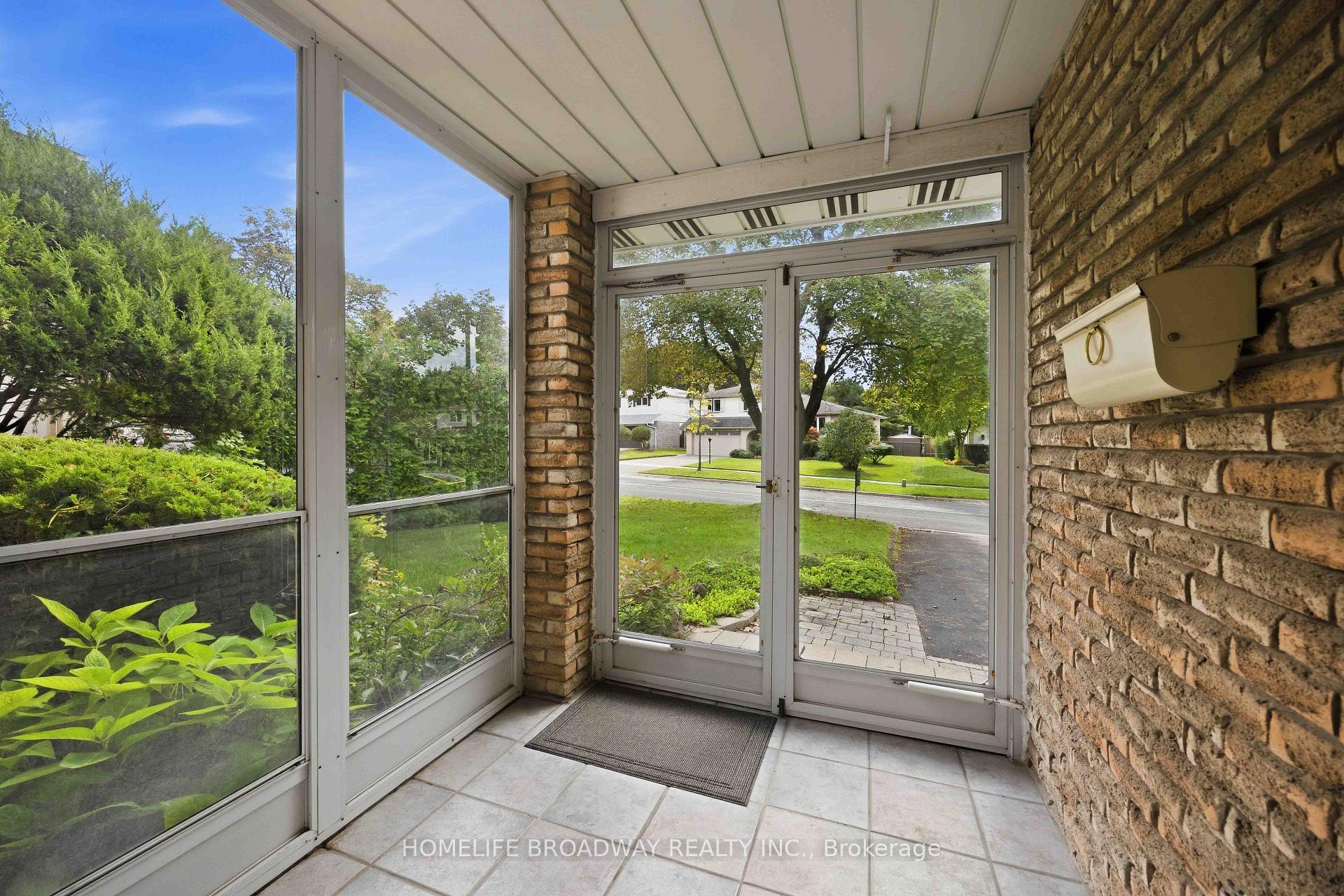 Photo 4 of 212 Bayview Fairways Drive, Markham, Bayview Fairway-Bayview Country Club Estates — HOMEH
