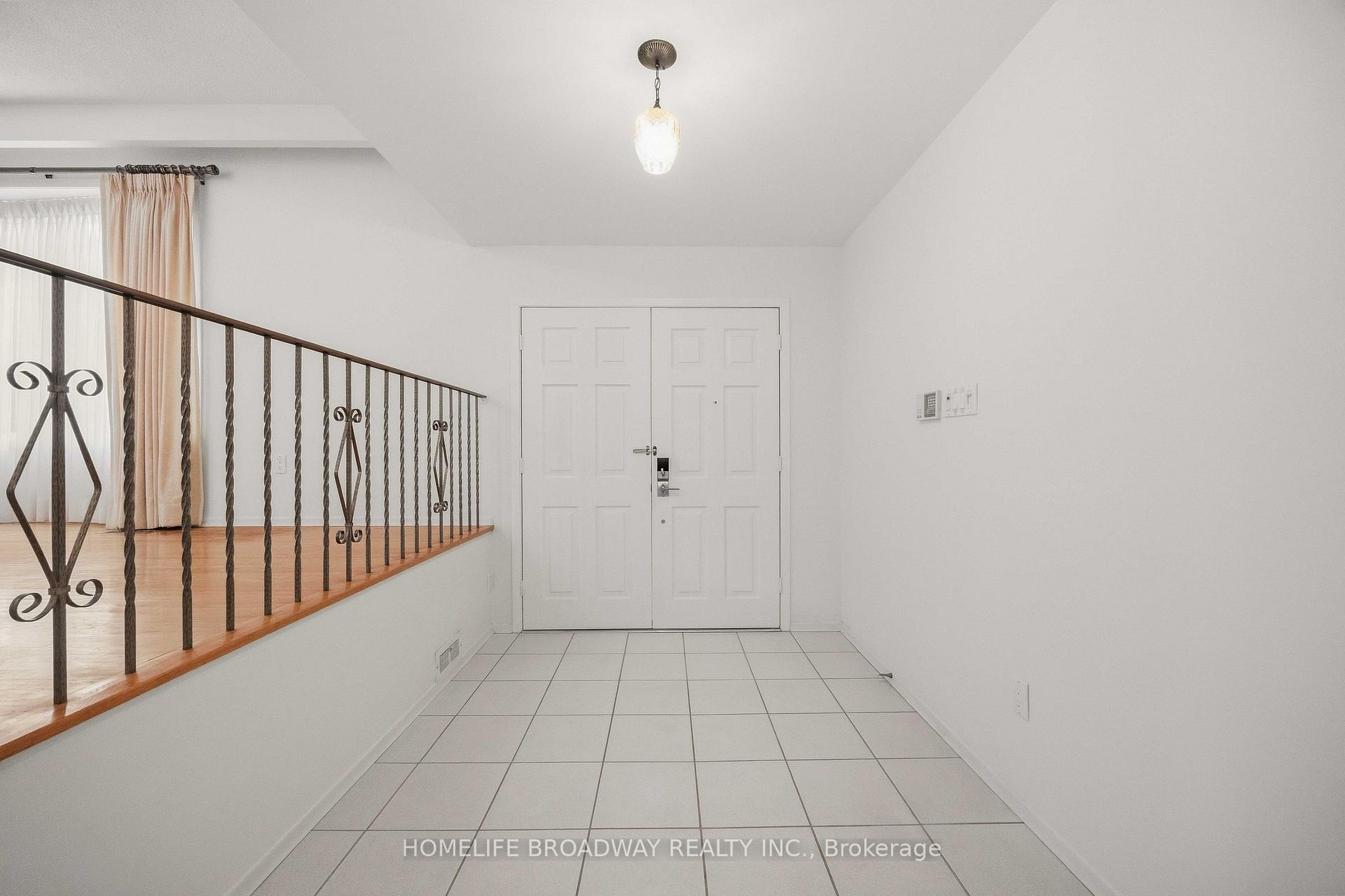 Photo 5 of 212 Bayview Fairways Drive, Markham, Bayview Fairway-Bayview Country Club Estates — HOMEH
