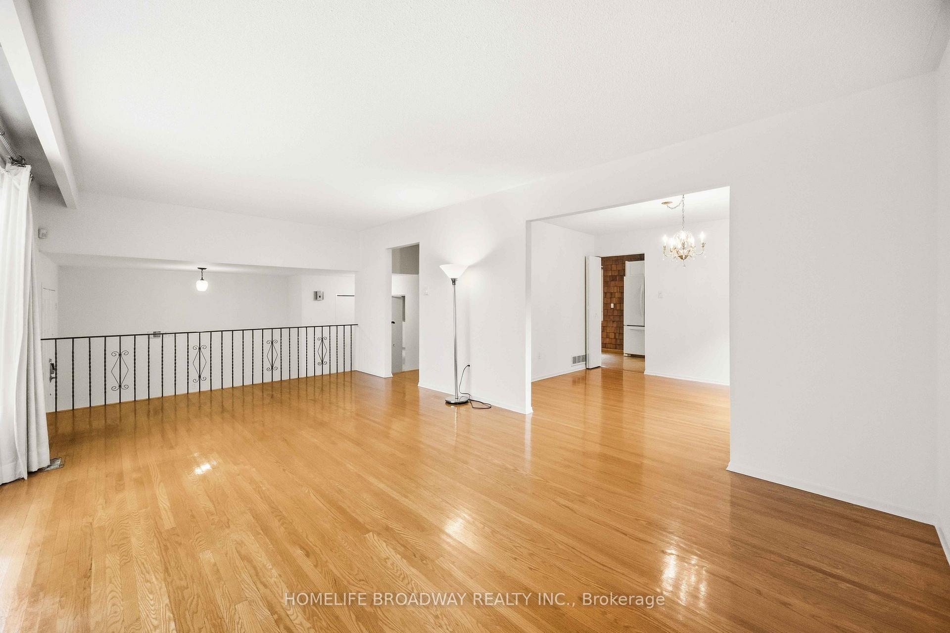 Photo 8 of 212 Bayview Fairways Drive, Markham, Bayview Fairway-Bayview Country Club Estates — HOMEH