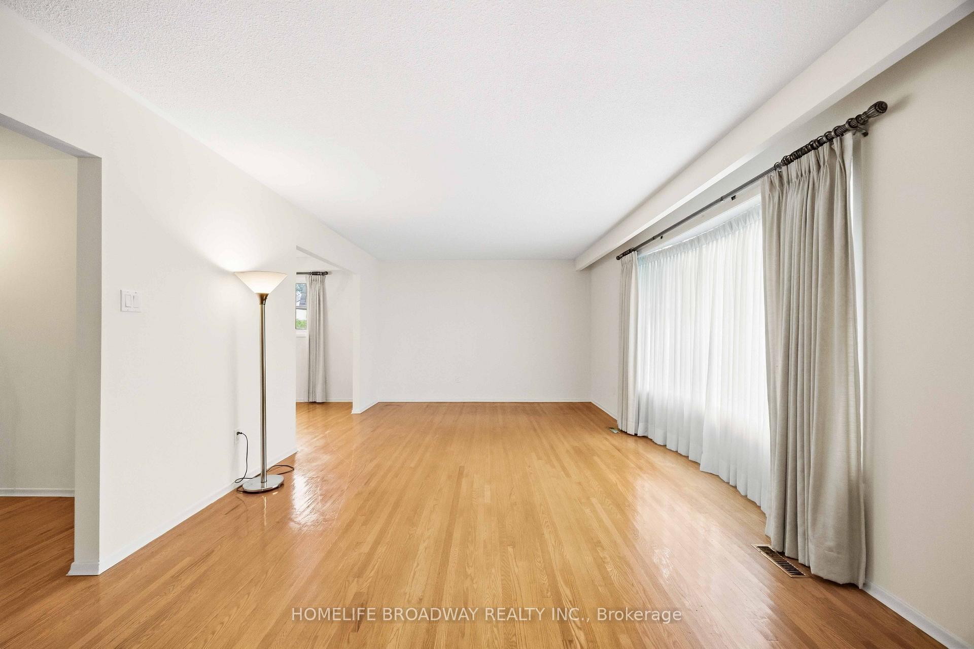 Photo 9 of 212 Bayview Fairways Drive, Markham, Bayview Fairway-Bayview Country Club Estates — HOMEH