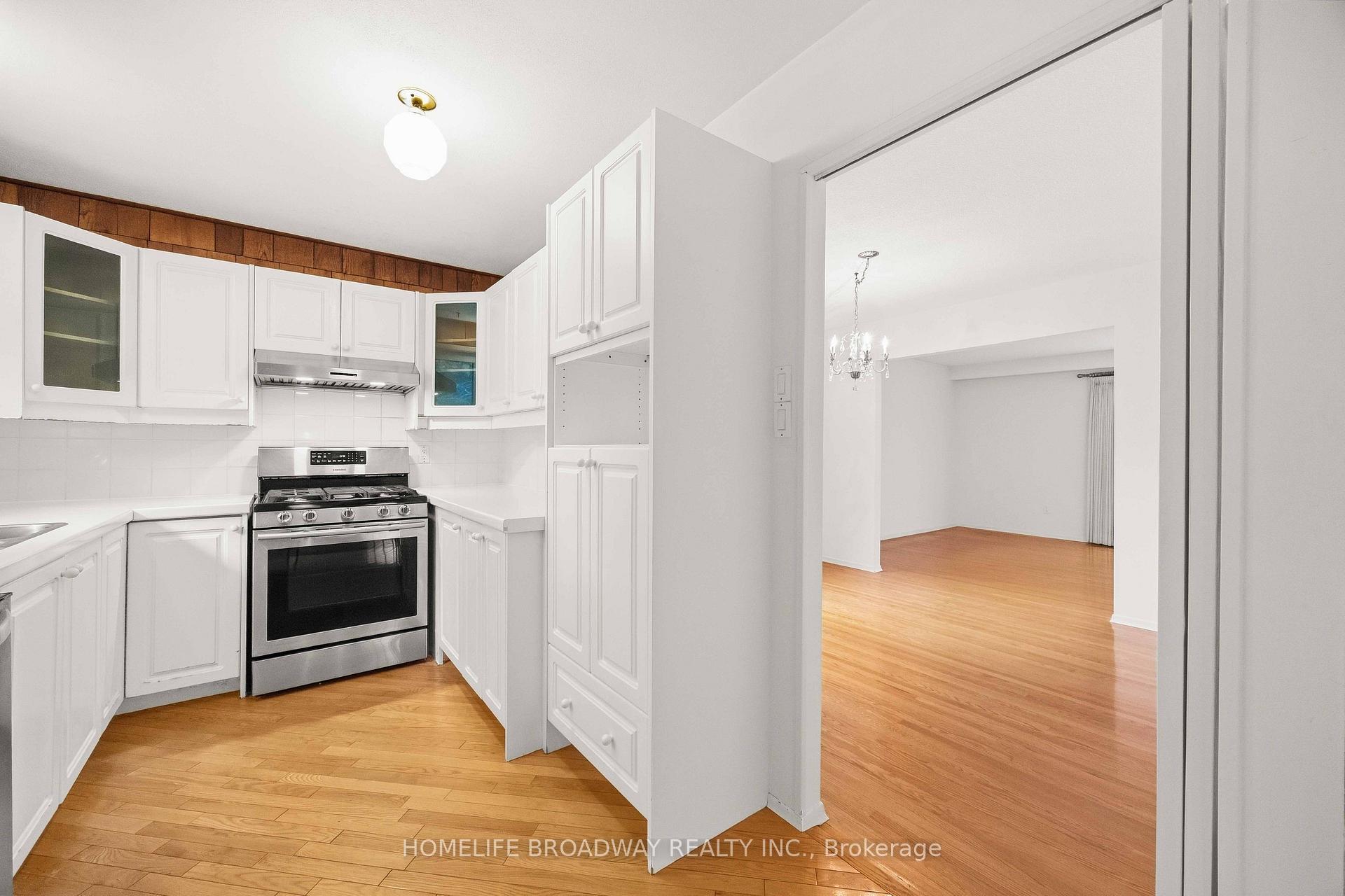 Photo 19 of 212 Bayview Fairways Drive, Markham, Bayview Fairway-Bayview Country Club Estates — HOMEH