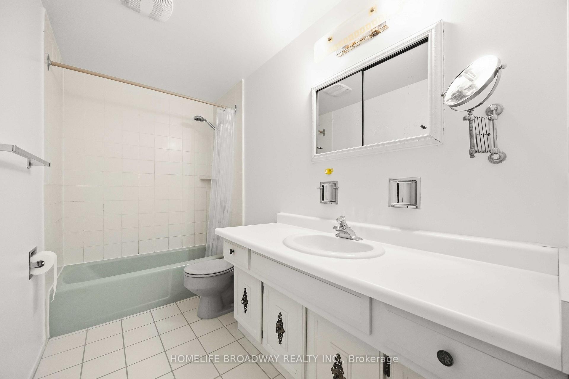Photo 30 of 212 Bayview Fairways Drive, Markham, Bayview Fairway-Bayview Country Club Estates — HOMEH