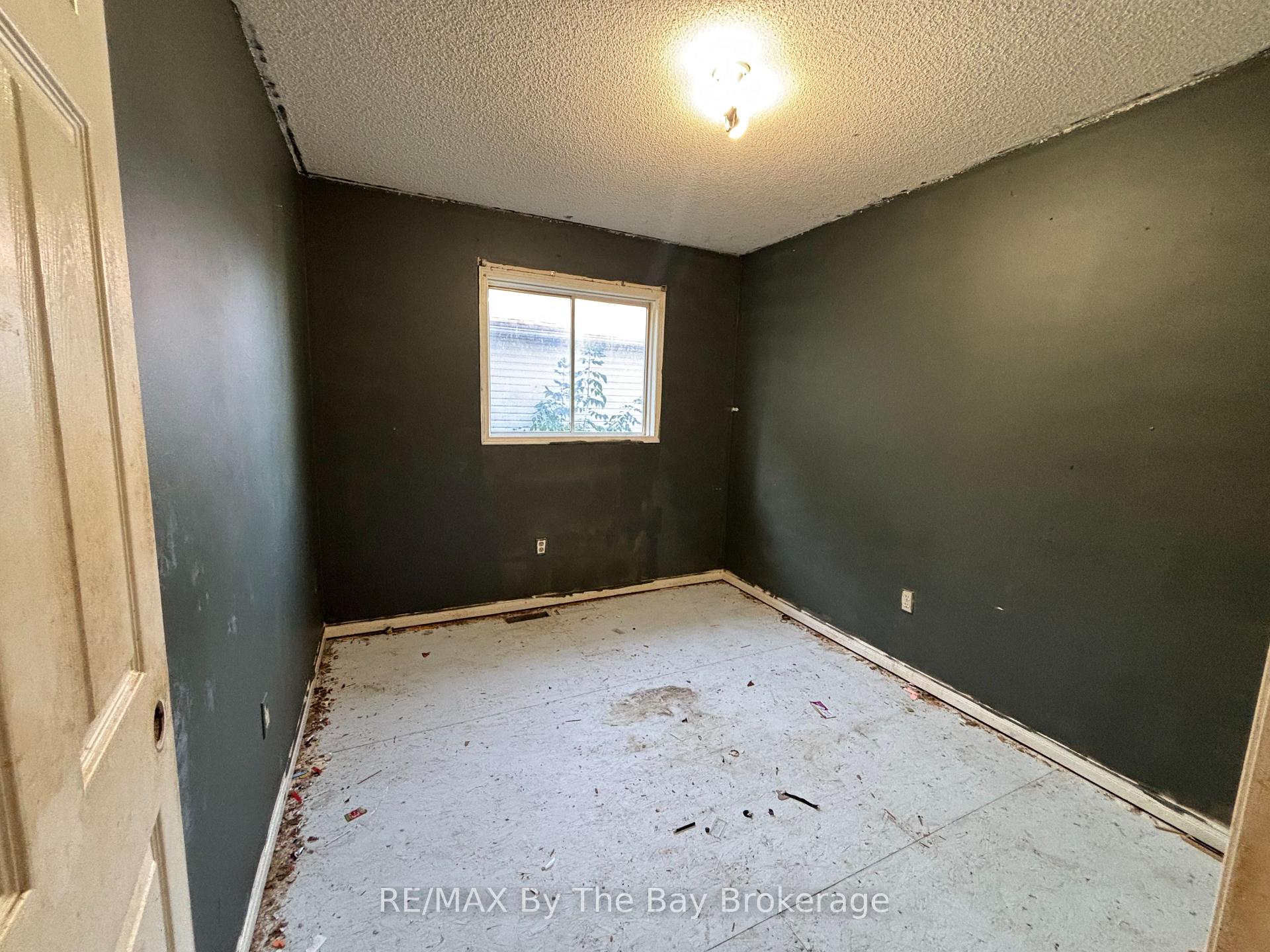 Photo 7 of 184 Dyer Drive, Wasaga Beach — HOMEH
