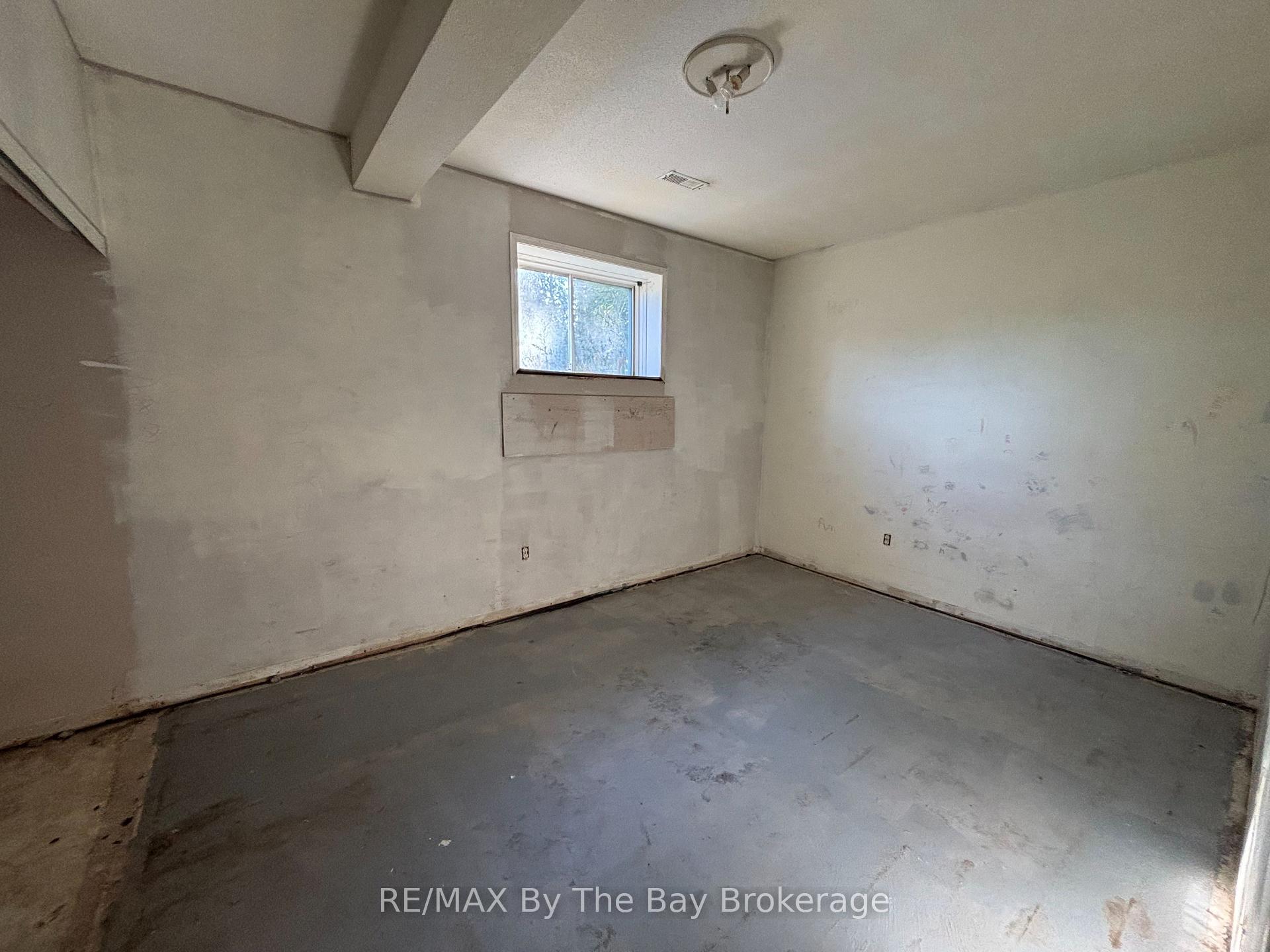 Photo 10 of 184 Dyer Drive, Wasaga Beach — HOMEH