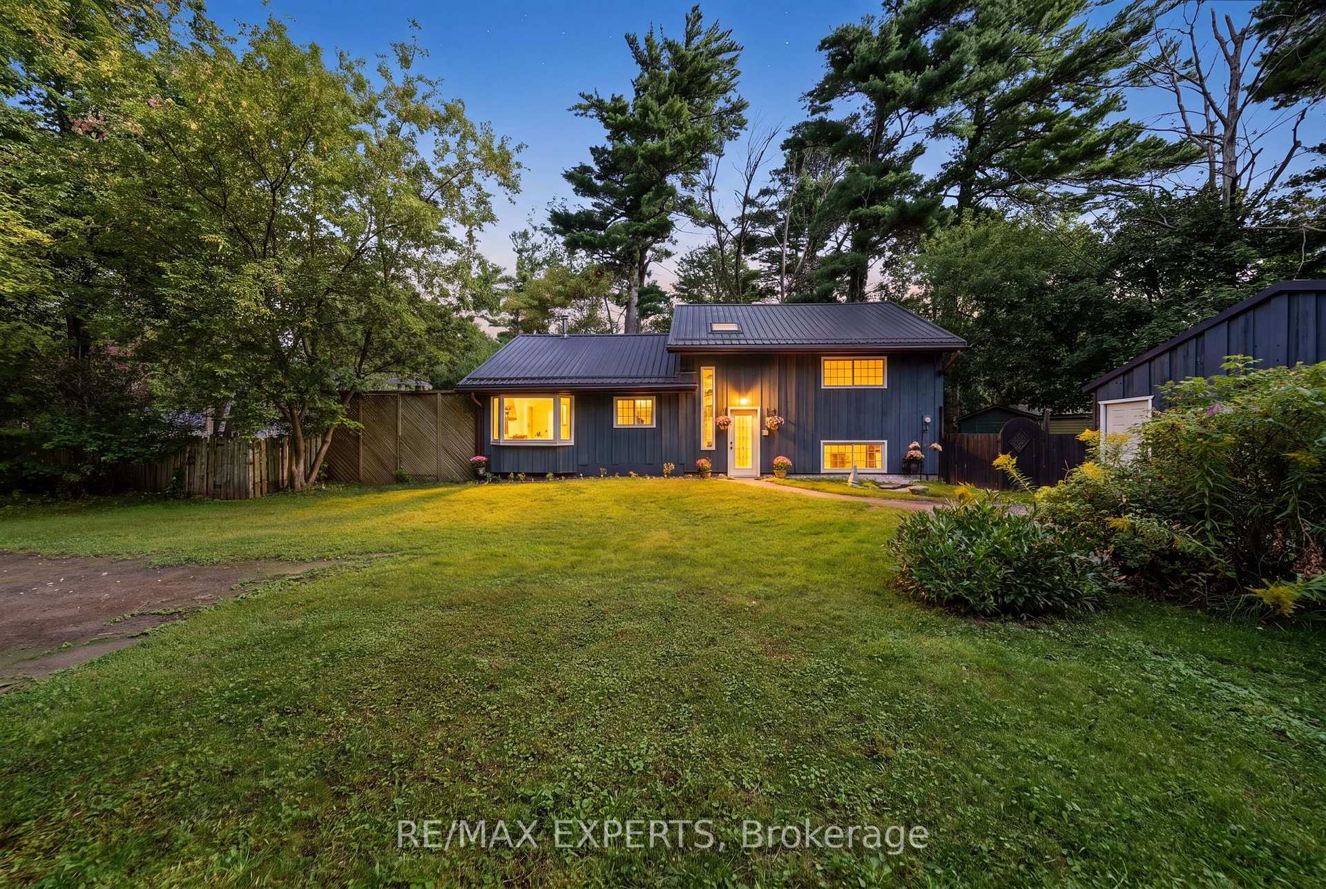 Photo 1 of 1805 Saint John's Road, Innisfil, Alcona — HOMEH