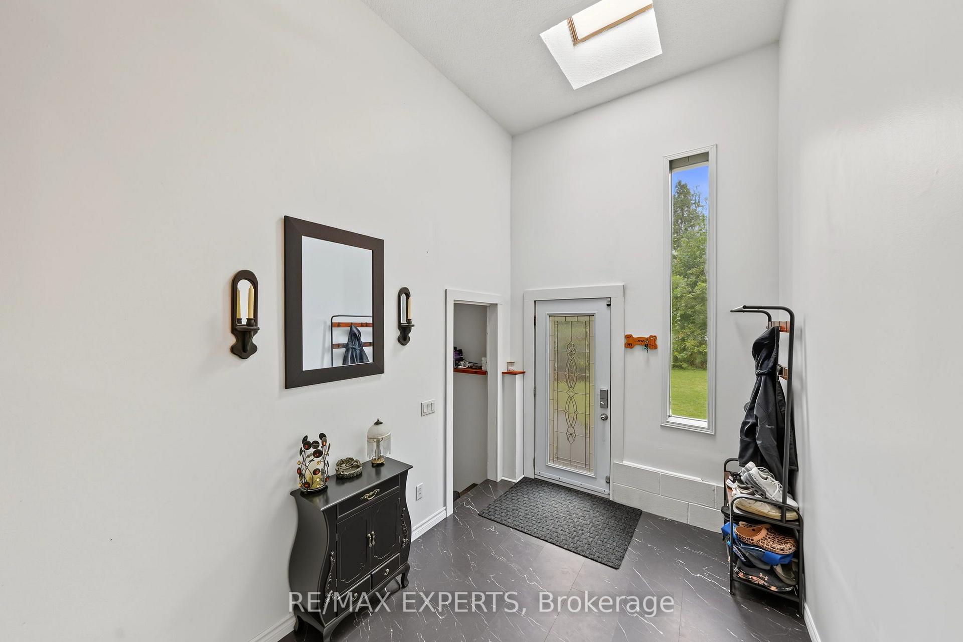 Photo 4 of 1805 Saint John's Road, Innisfil, Alcona — HOMEH