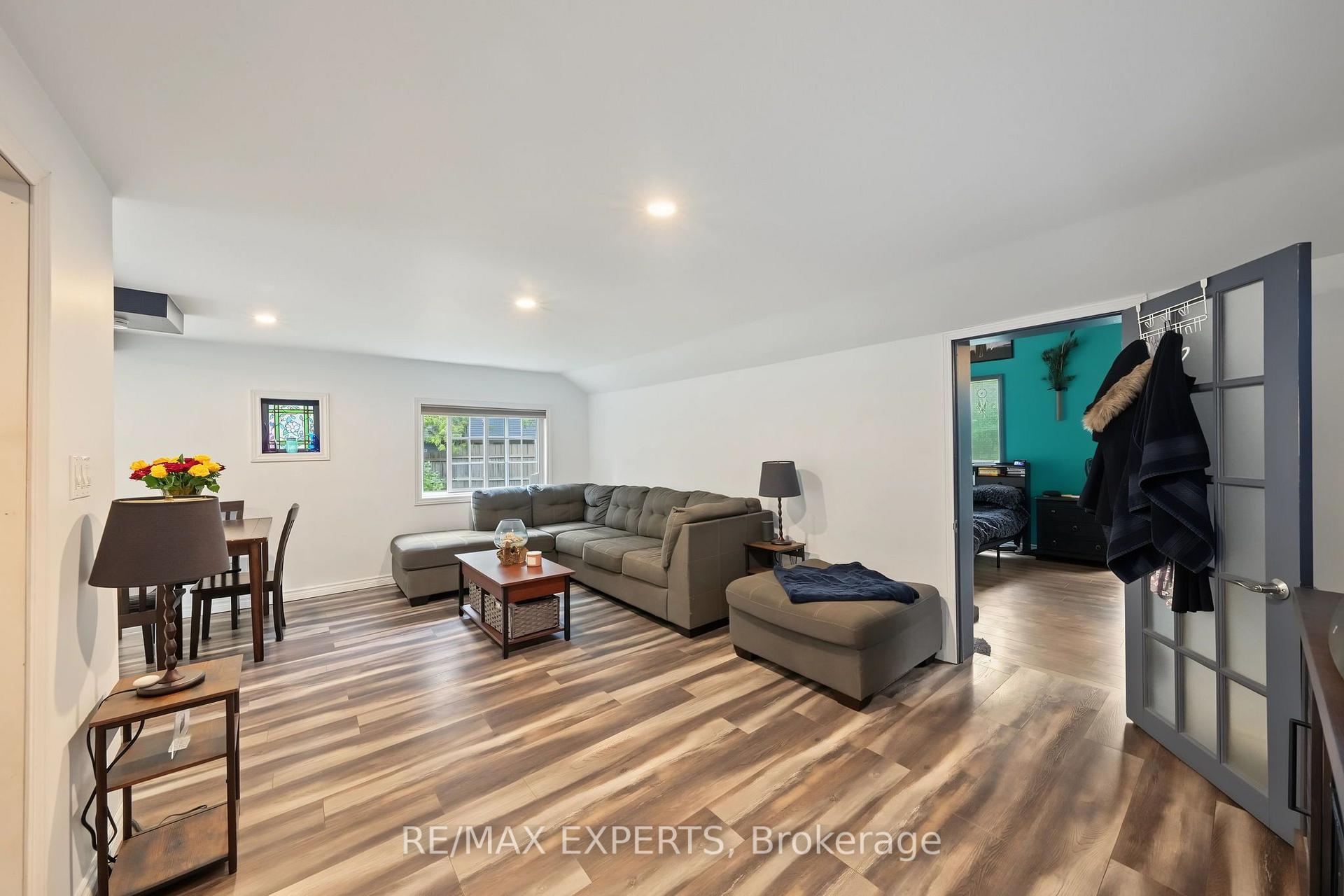 Photo 7 of 1805 Saint John's Road, Innisfil, Alcona — HOMEH