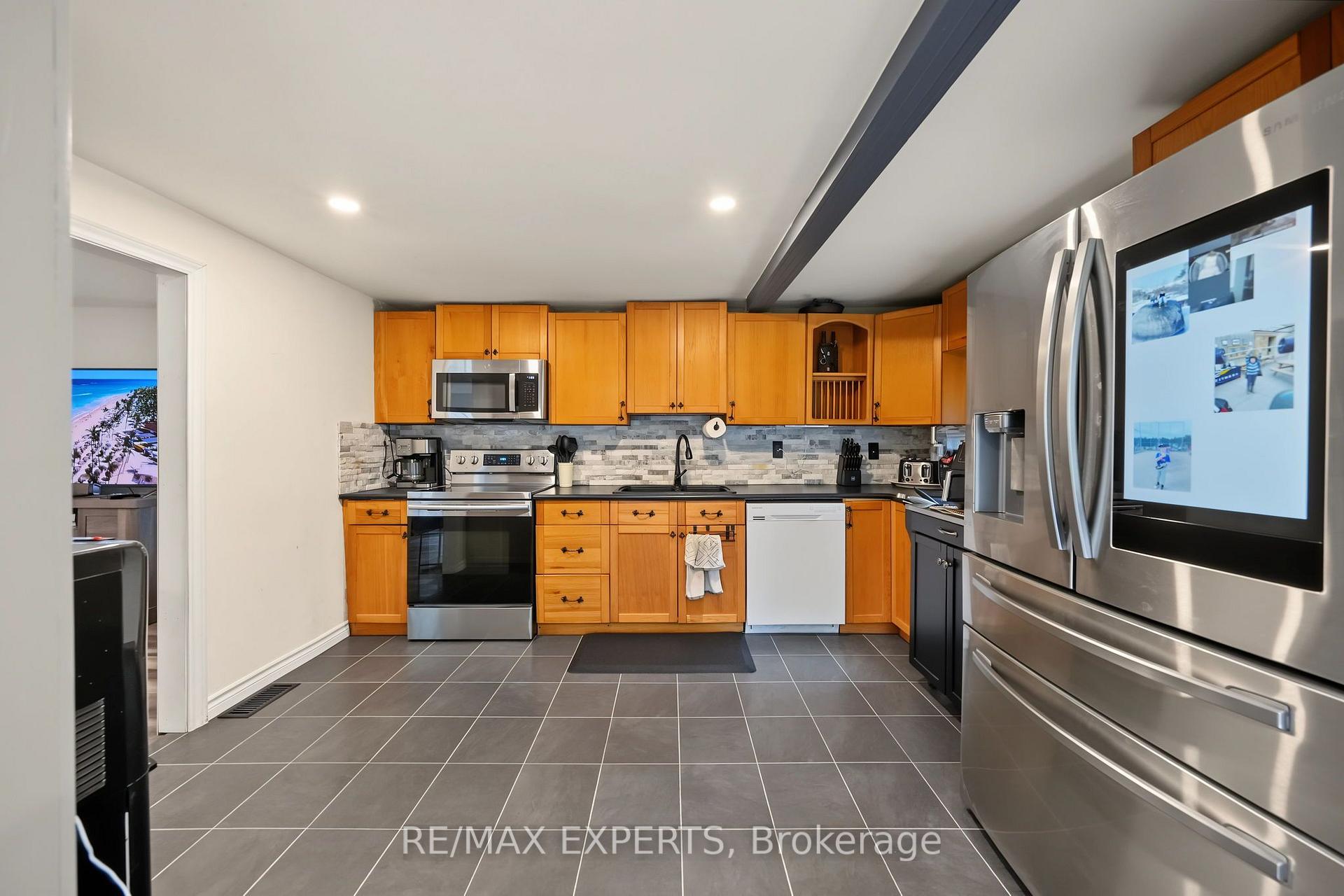Photo 12 of 1805 Saint John's Road, Innisfil, Alcona — HOMEH