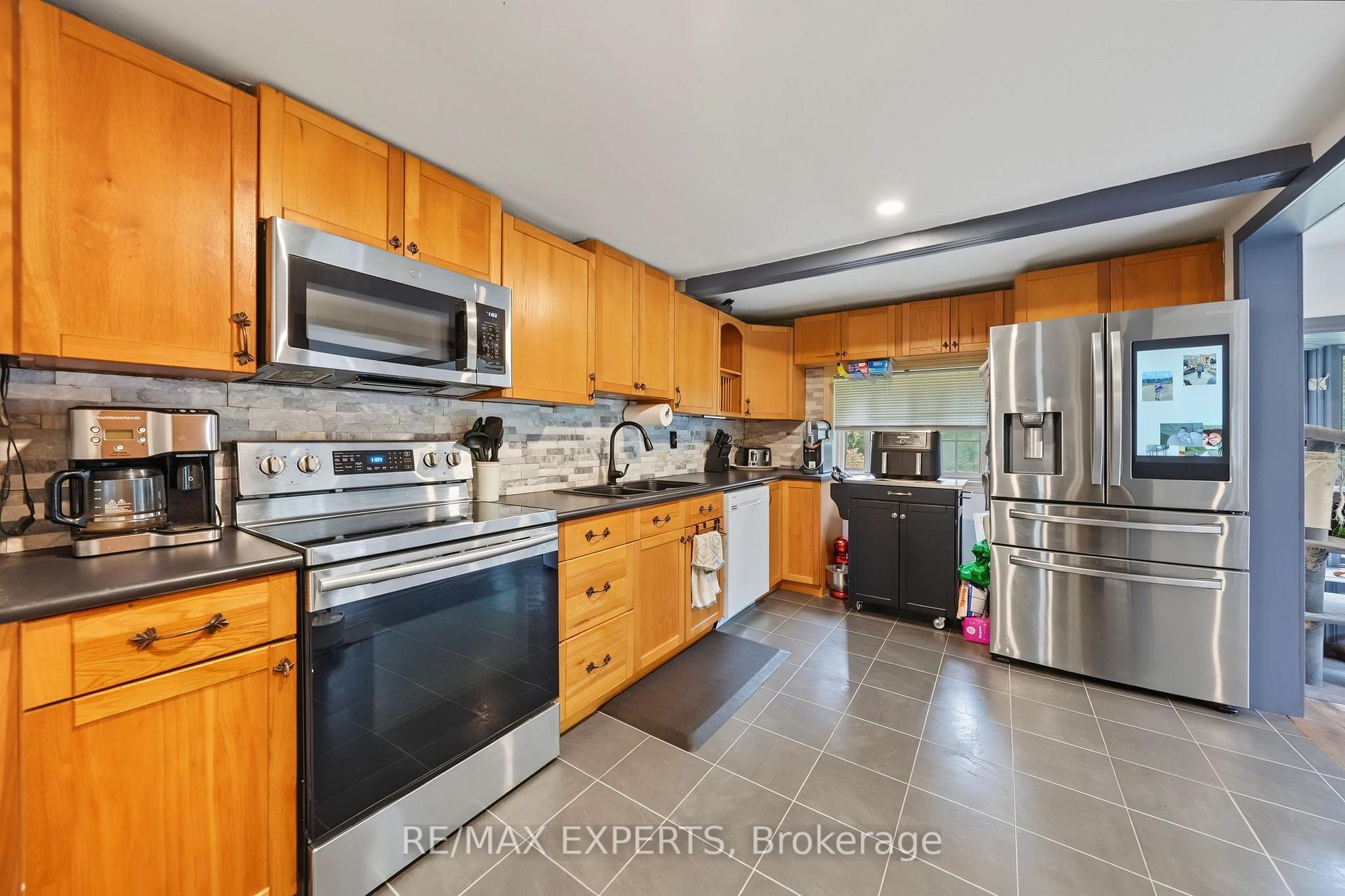 Photo 13 of 1805 Saint John's Road, Innisfil, Alcona — HOMEH