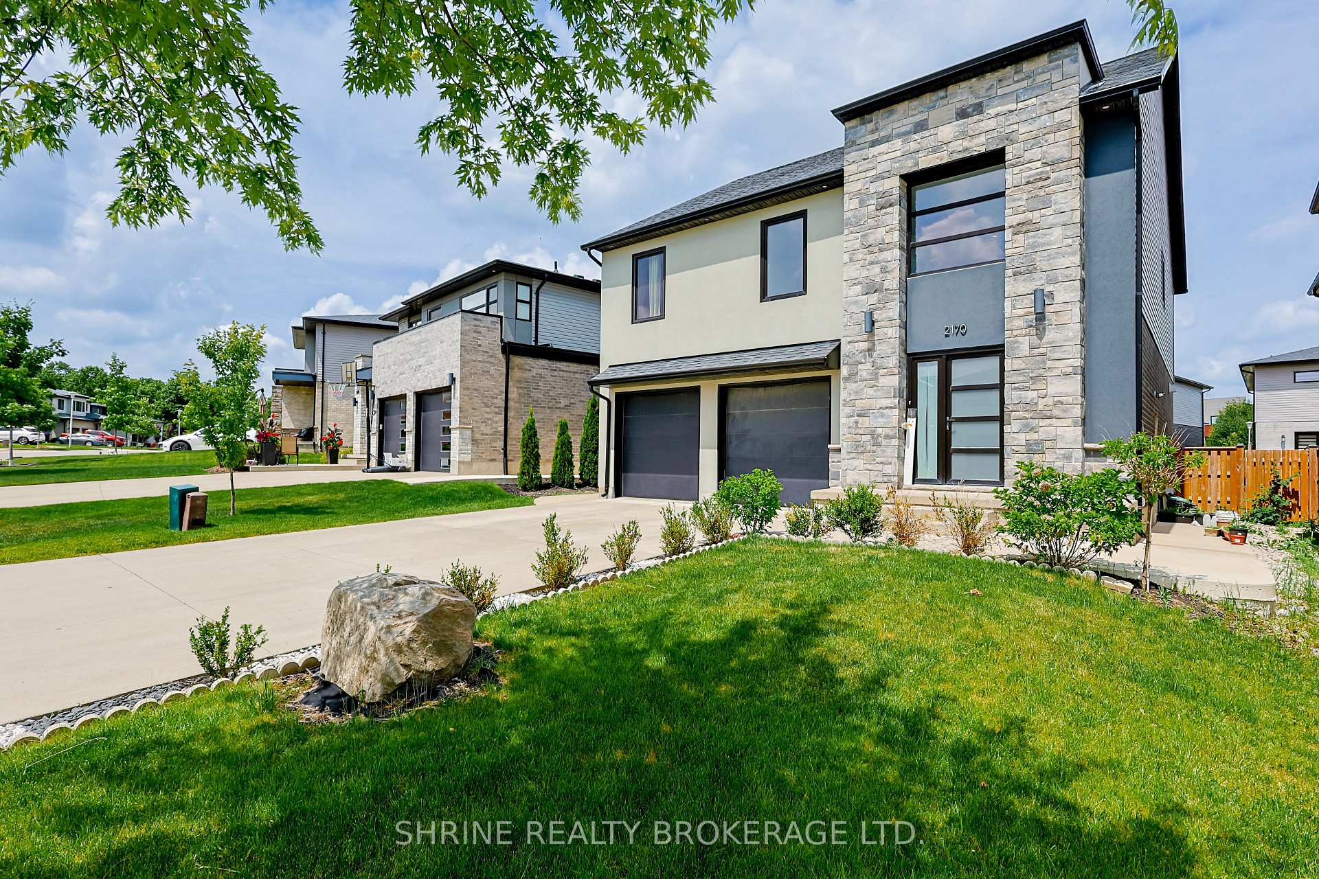 Photo 2 of 2170 Debra Drive, London, South V — HOMEH