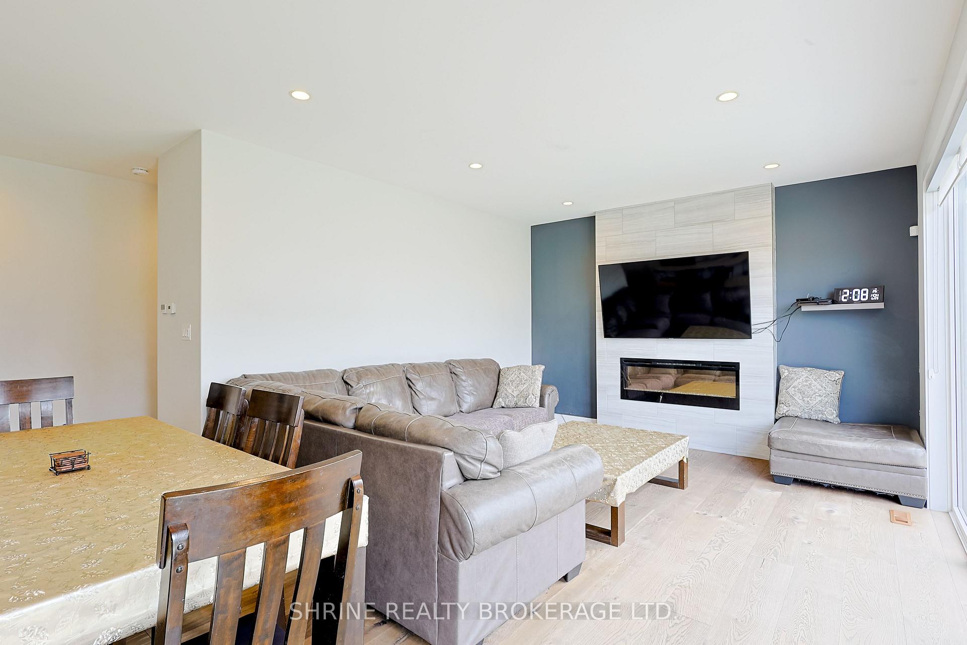Photo 4 of 2170 Debra Drive, London, South V — HOMEH