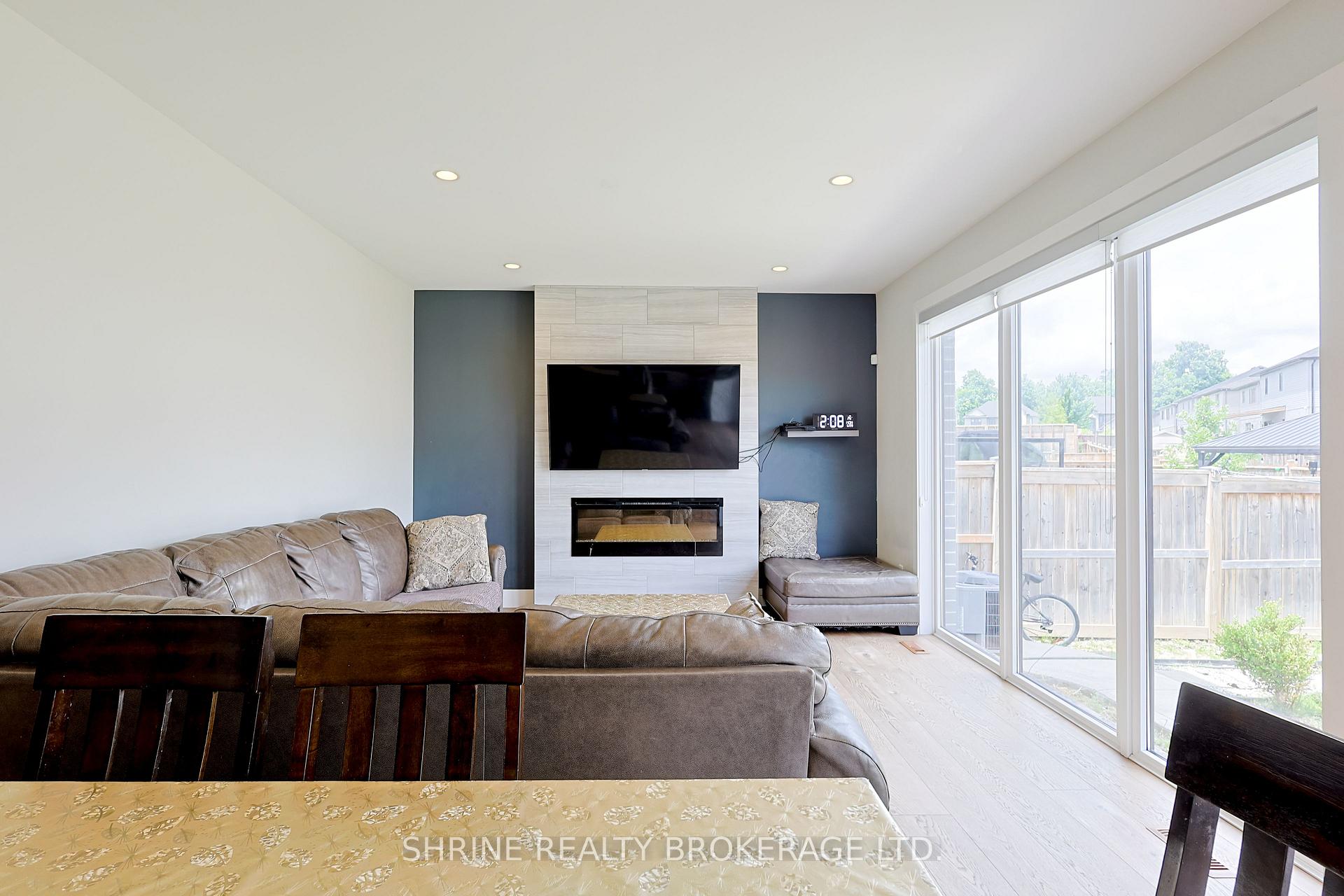 Photo 5 of 2170 Debra Drive, London, South V — HOMEH