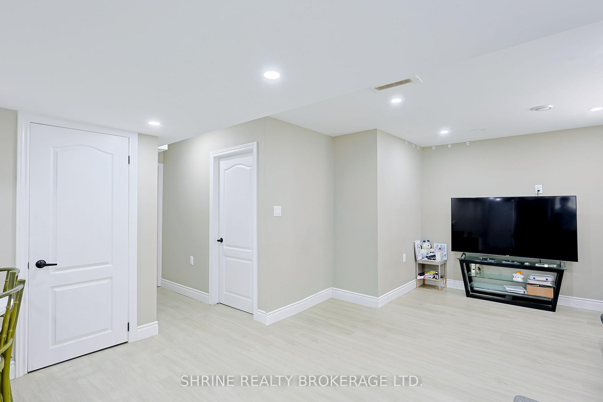 Photo 34 of 2170 Debra Drive, London, South V — HOMEH