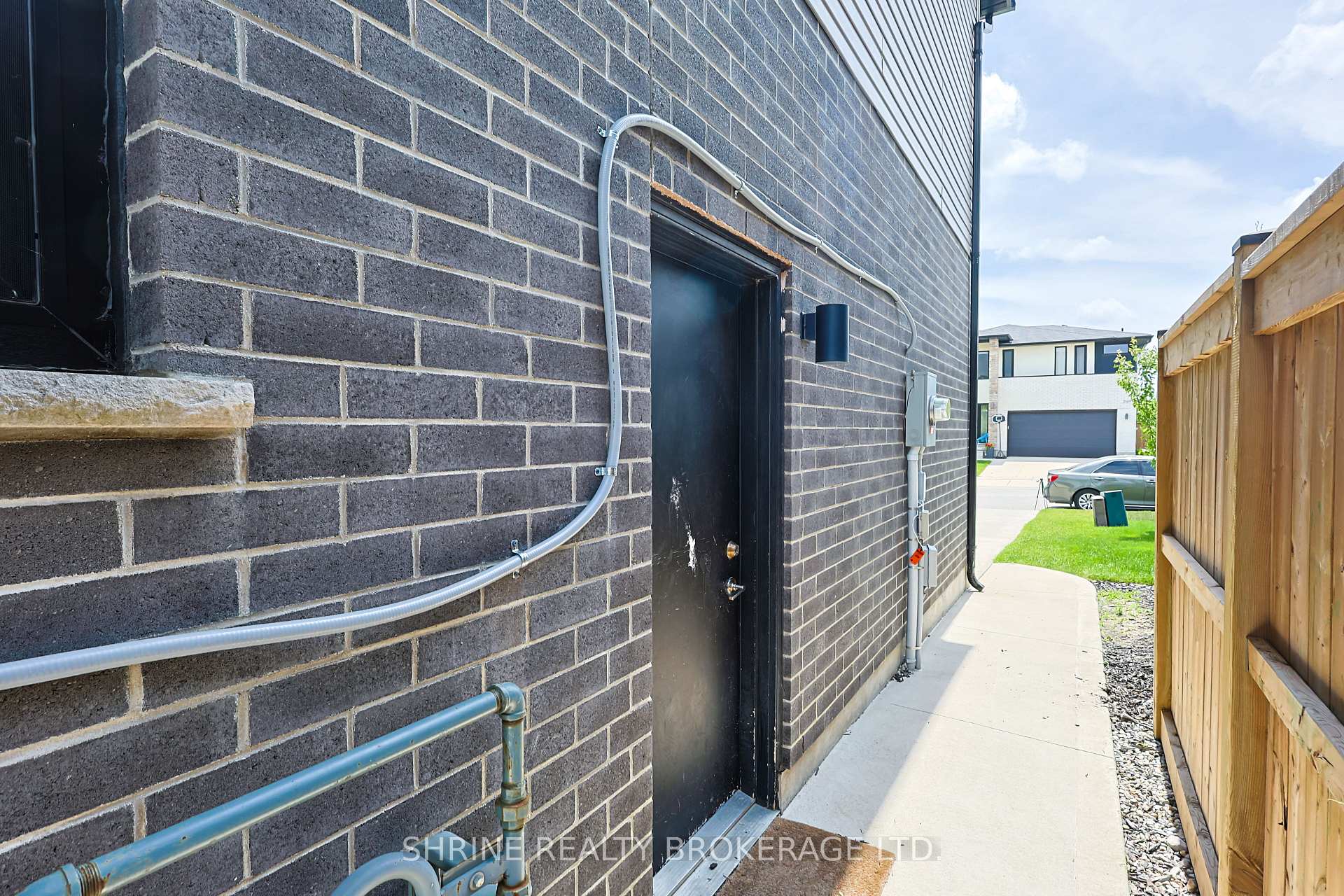 Photo 42 of 2170 Debra Drive, London, South V — HOMEH