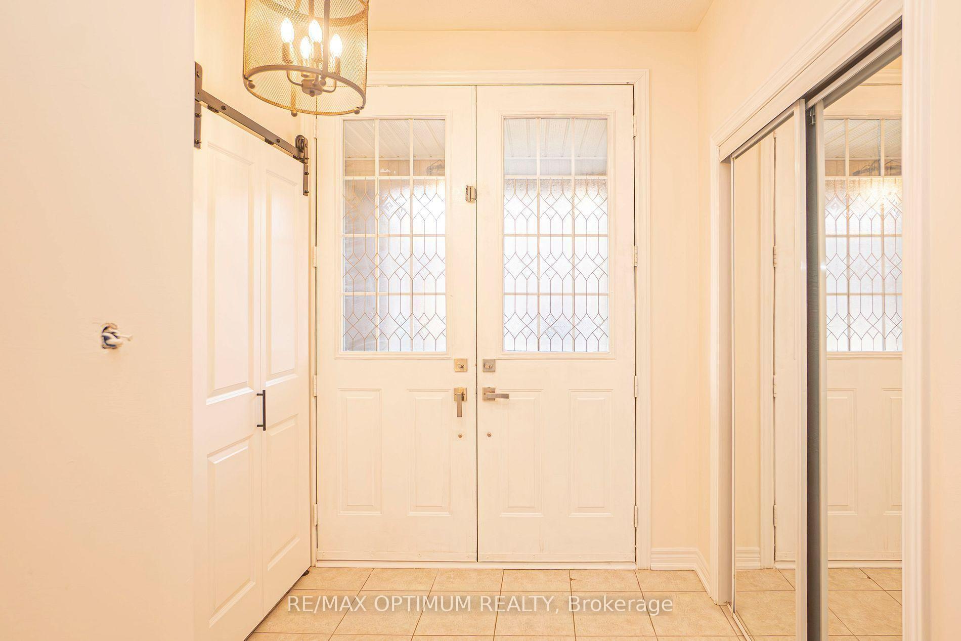 Photo 3 of 16 Vezna Crescent, Brampton, Credit Valley — HOMEH
