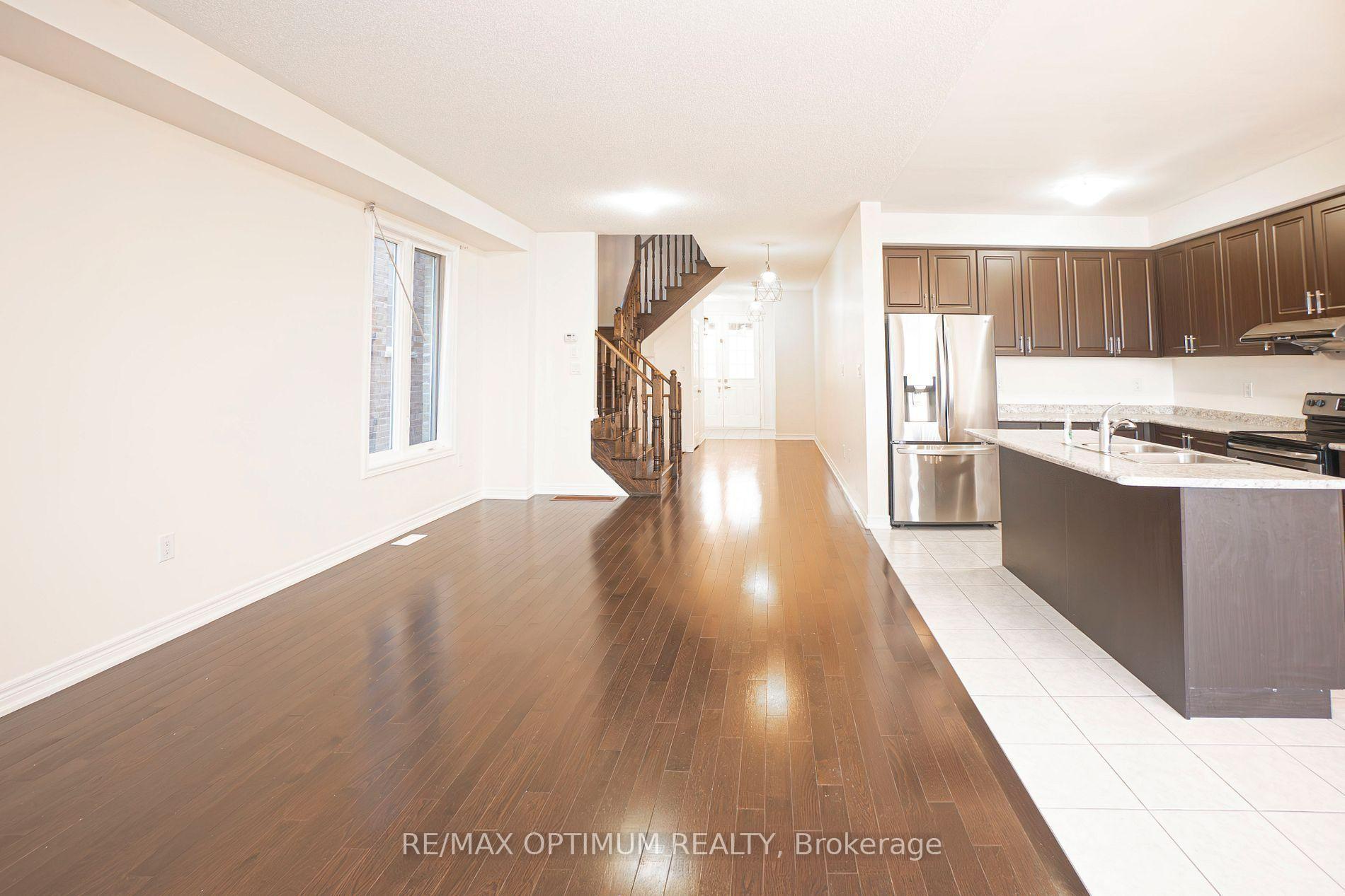 Photo 4 of 16 Vezna Crescent, Brampton, Credit Valley — HOMEH