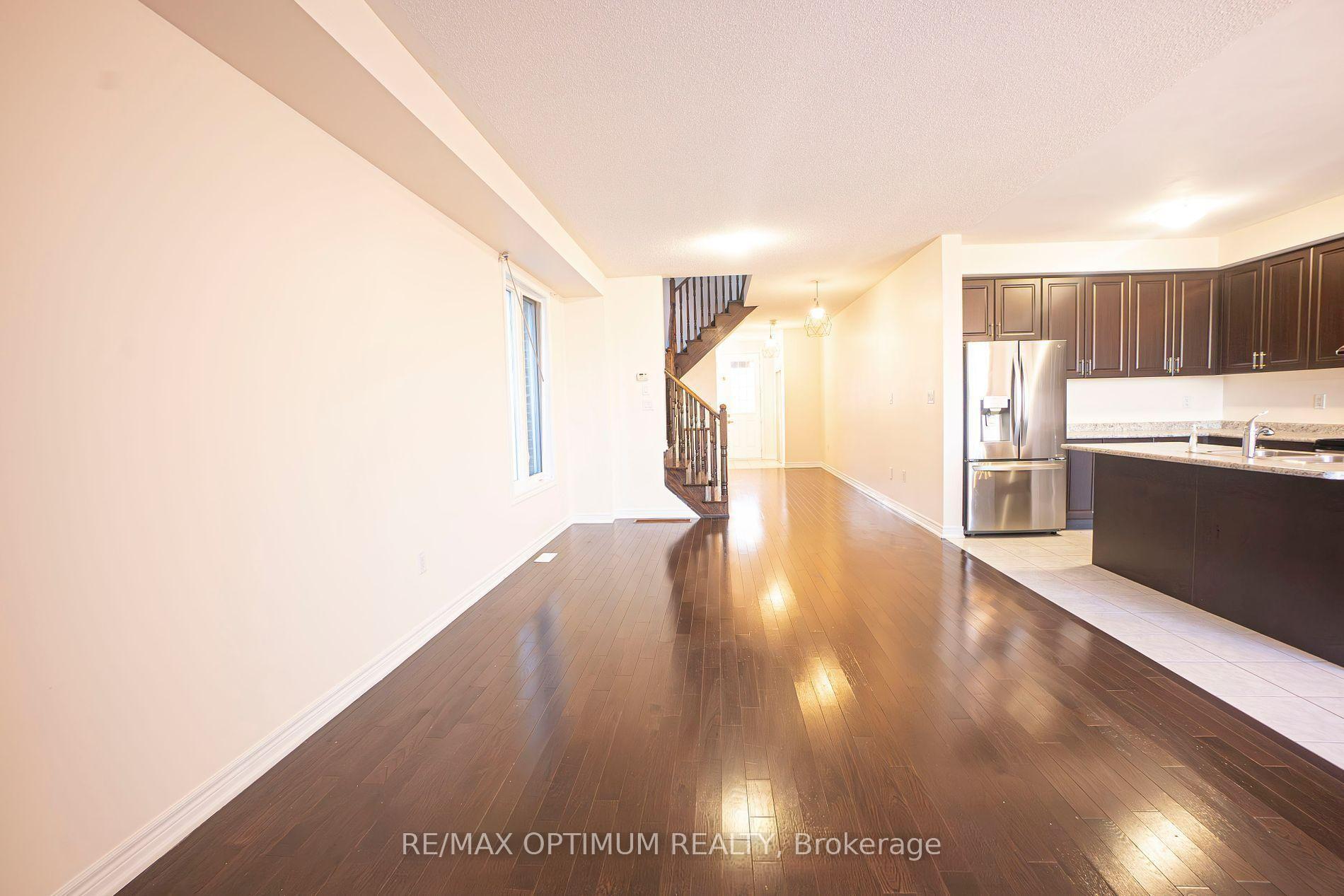 Photo 5 of 16 Vezna Crescent, Brampton, Credit Valley — HOMEH