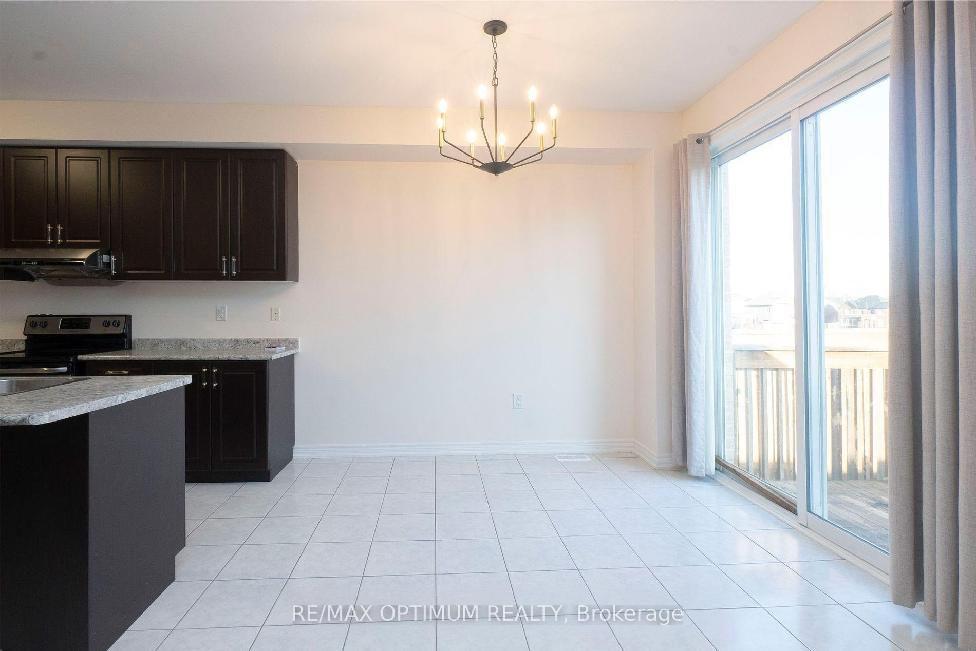 Photo 6 of 16 Vezna Crescent, Brampton, Credit Valley — HOMEH