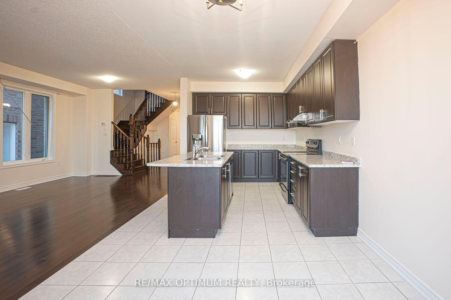 Photo 7 of 16 Vezna Crescent, Brampton, Credit Valley — HOMEH