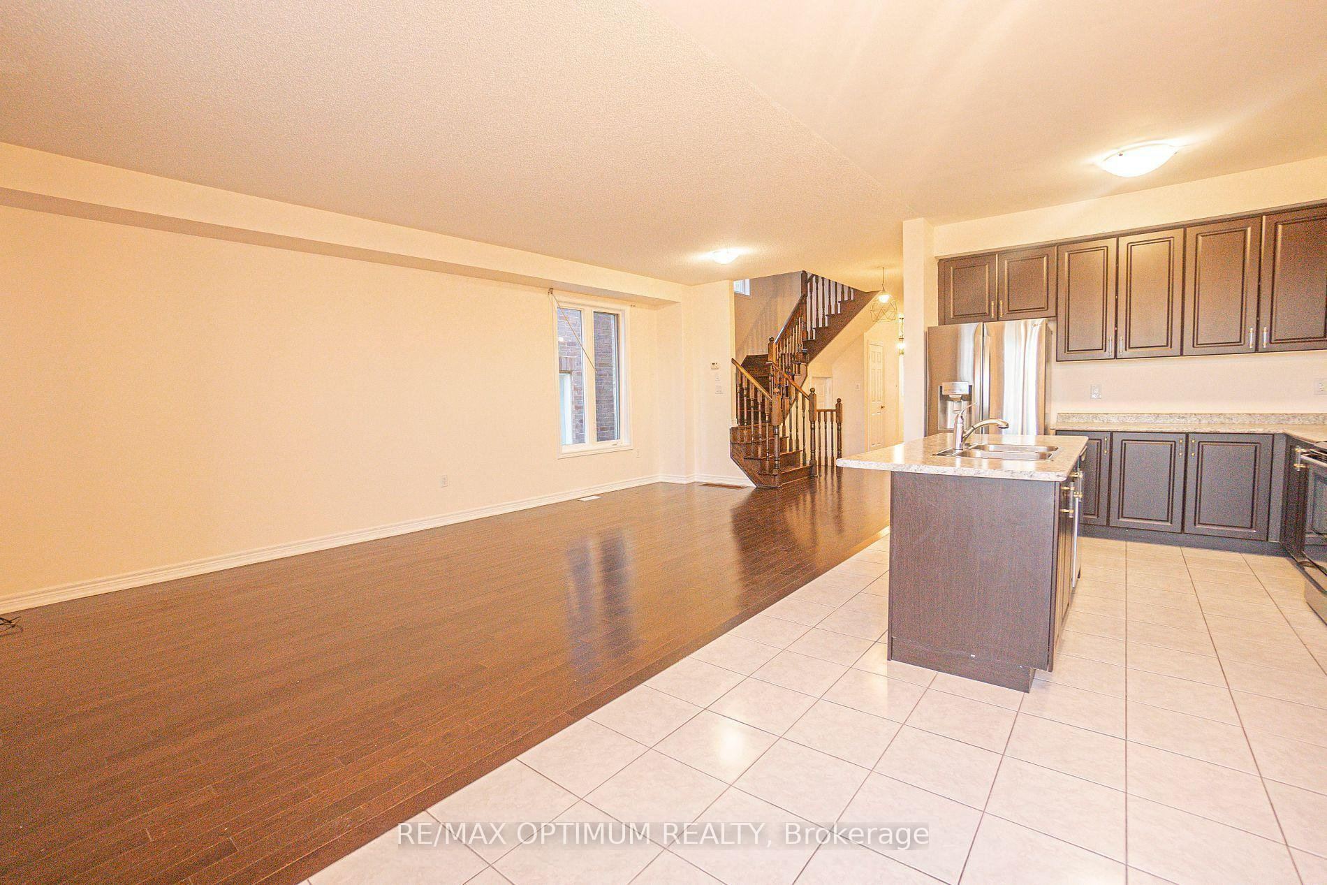 Photo 8 of 16 Vezna Crescent, Brampton, Credit Valley — HOMEH