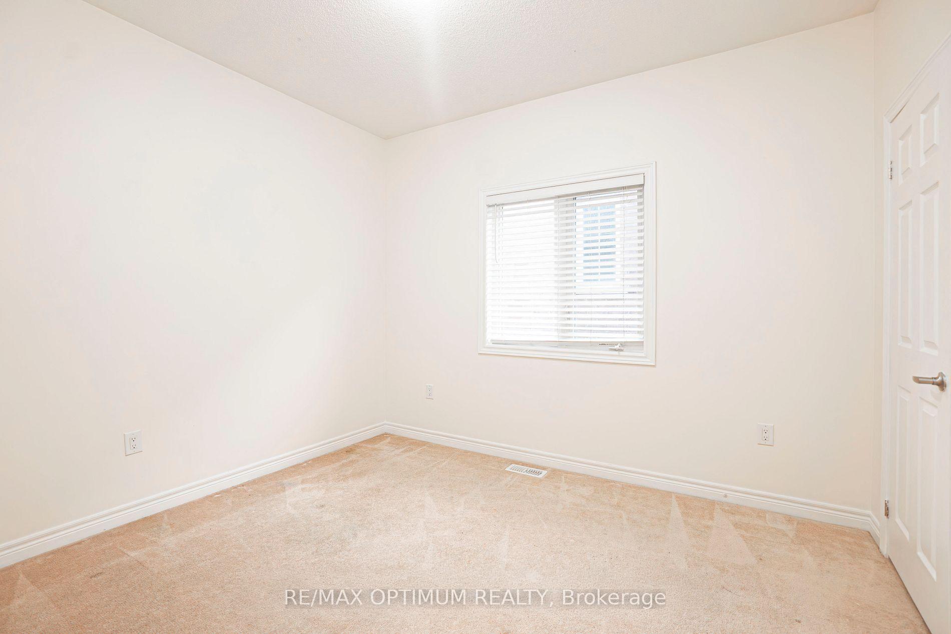 Photo 12 of 16 Vezna Crescent, Brampton, Credit Valley — HOMEH