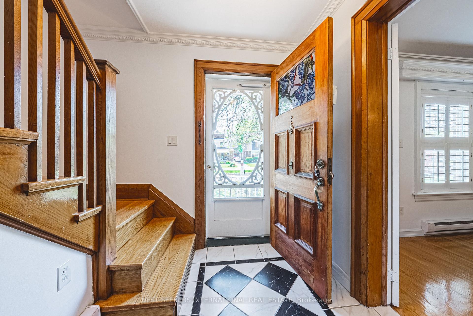 Photo 2 of 5039 Valley Way, Niagara Falls, Cherrywood — HOMEH