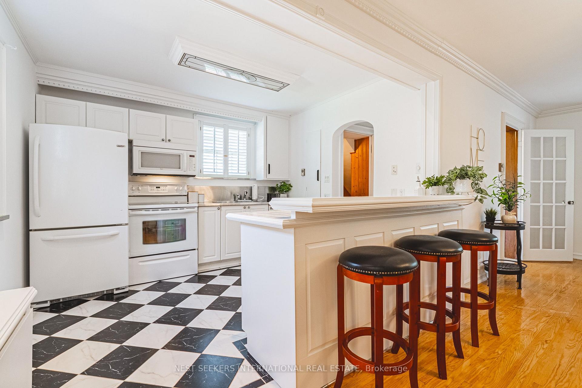 Photo 4 of 5039 Valley Way, Niagara Falls, Cherrywood — HOMEH