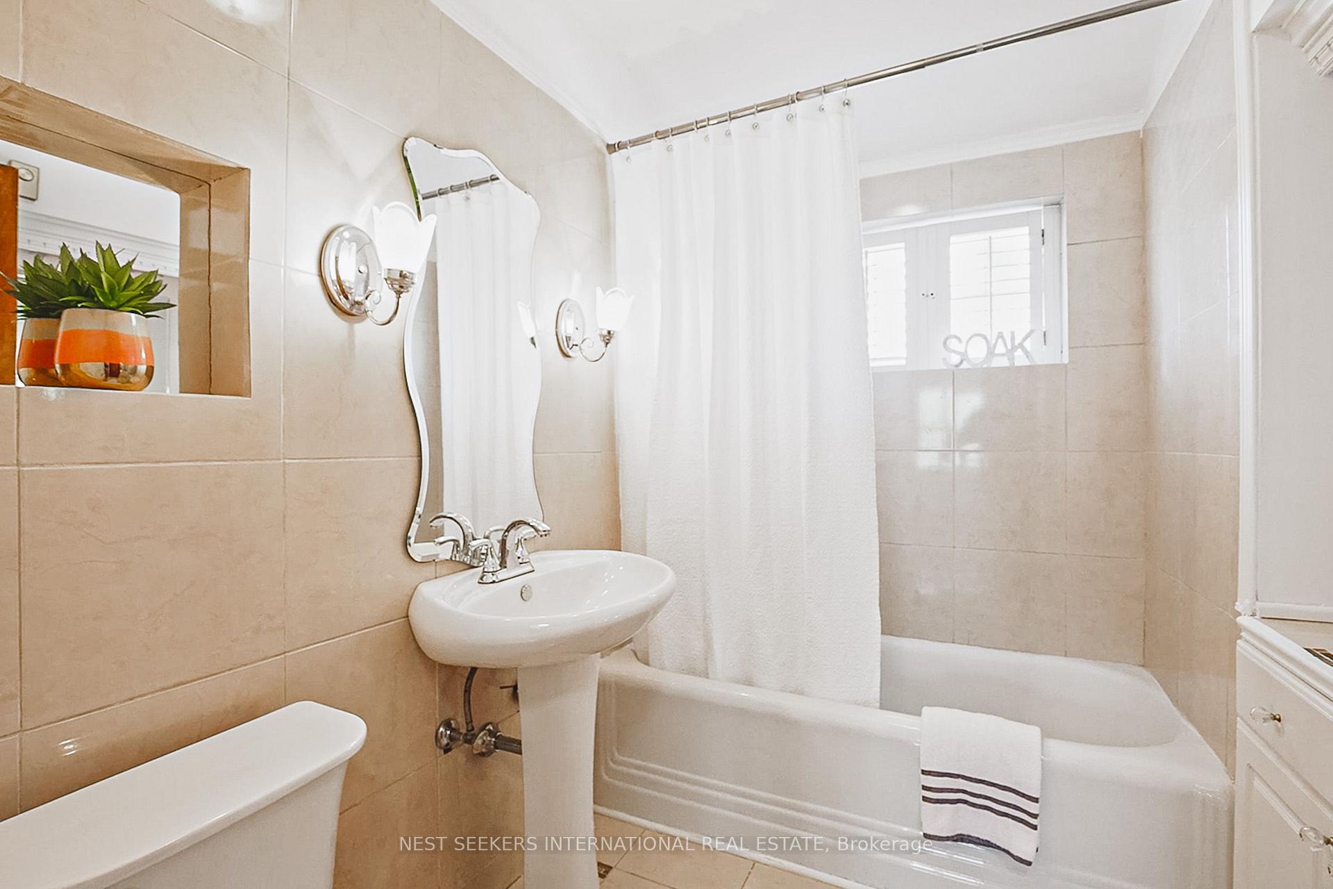 Photo 9 of 5039 Valley Way, Niagara Falls, Cherrywood — HOMEH
