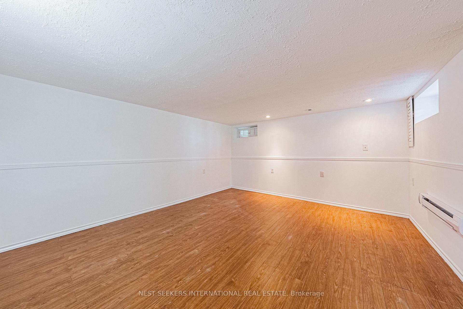 Photo 13 of 5039 Valley Way, Niagara Falls, Cherrywood — HOMEH