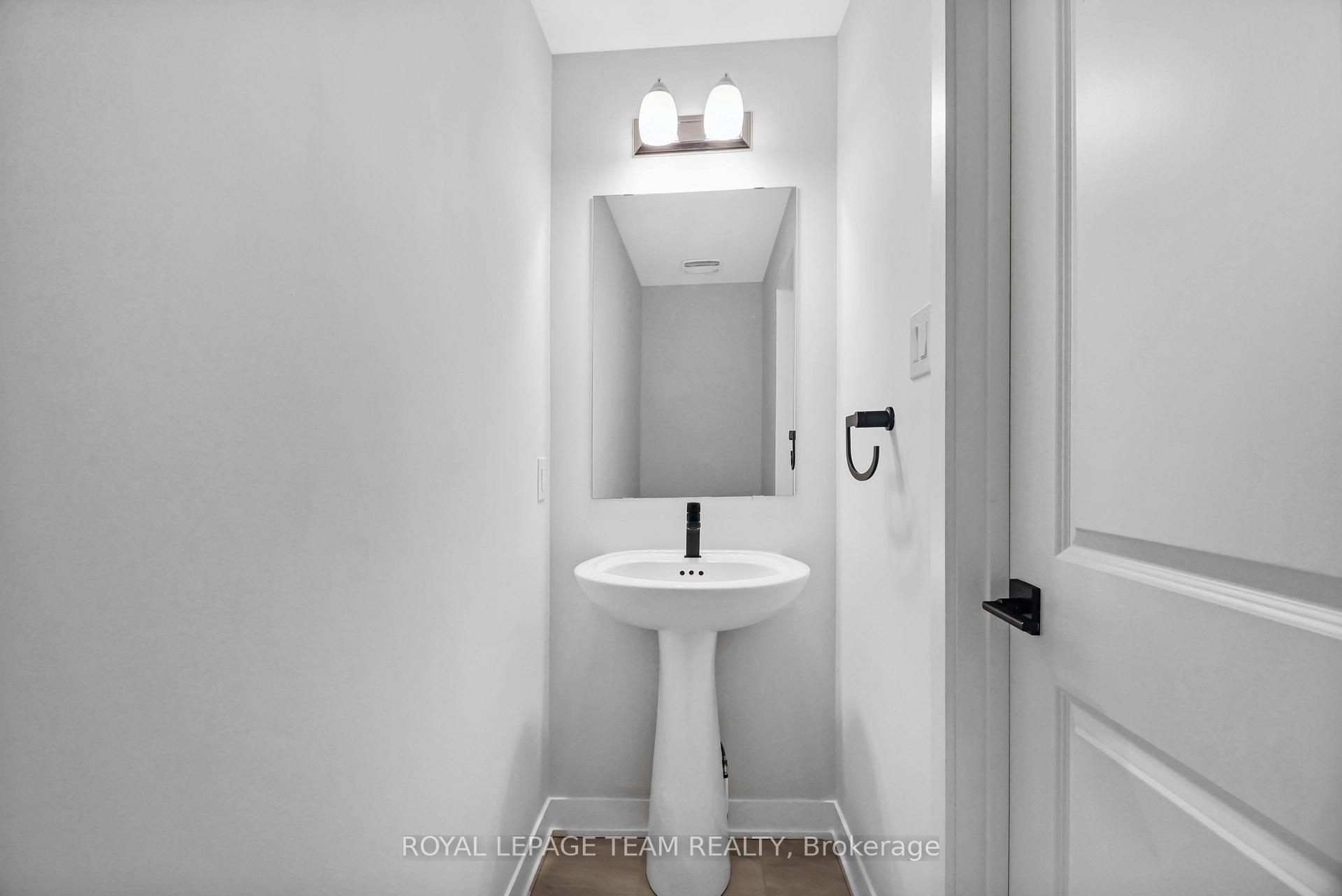 Photo 7 of 802 Parnian Private, Ottawa, Barrhaven - Half Moon Bay — HOMEH