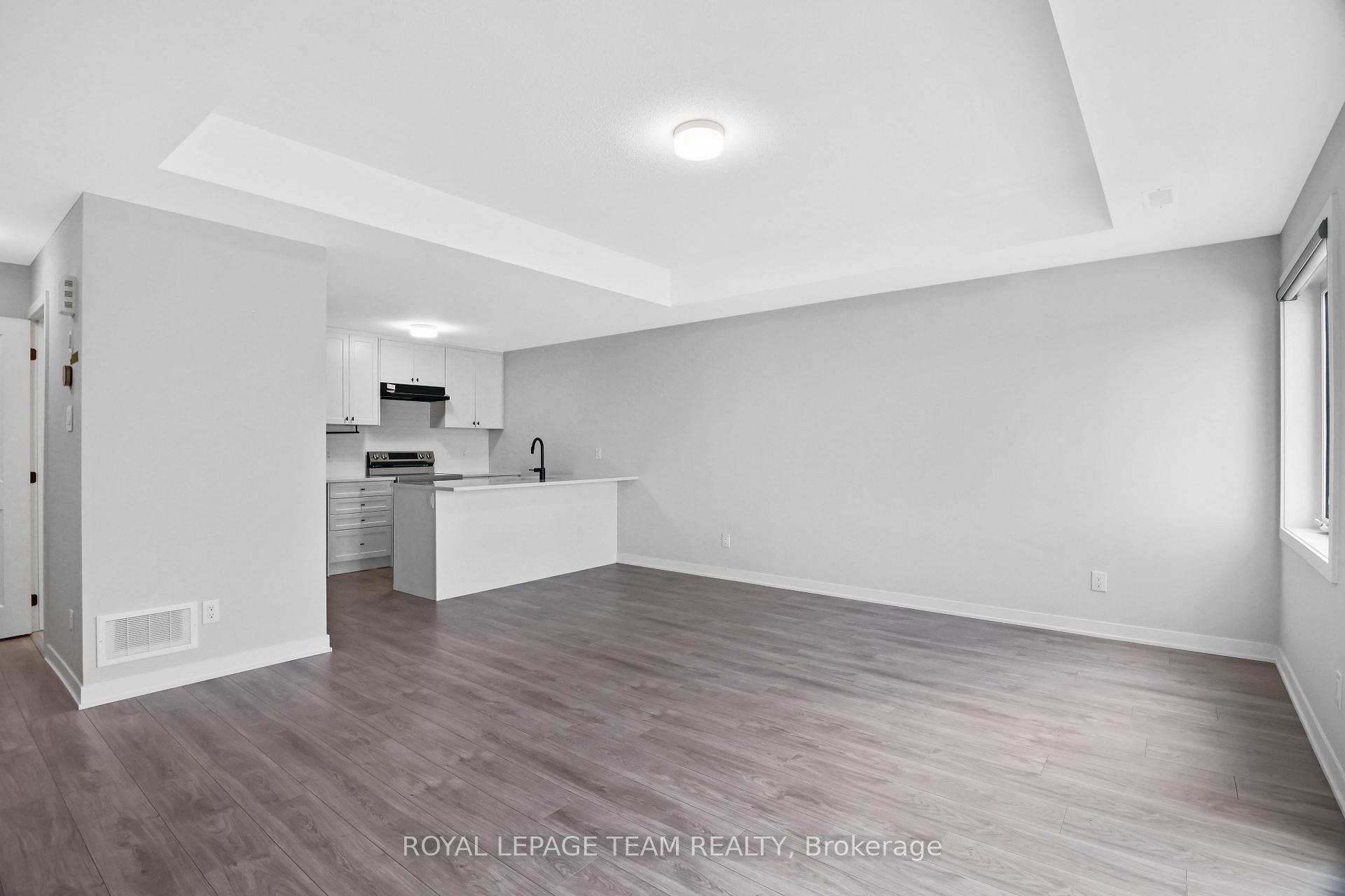 Photo 10 of 802 Parnian Private, Ottawa, Barrhaven - Half Moon Bay — HOMEH