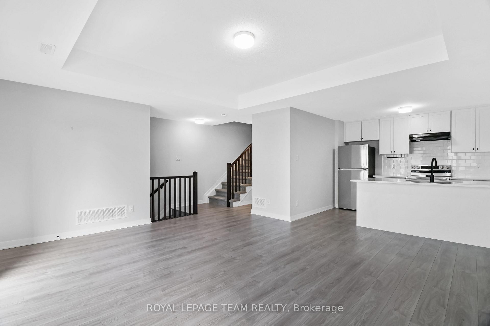 Photo 12 of 802 Parnian Private, Ottawa, Barrhaven - Half Moon Bay — HOMEH