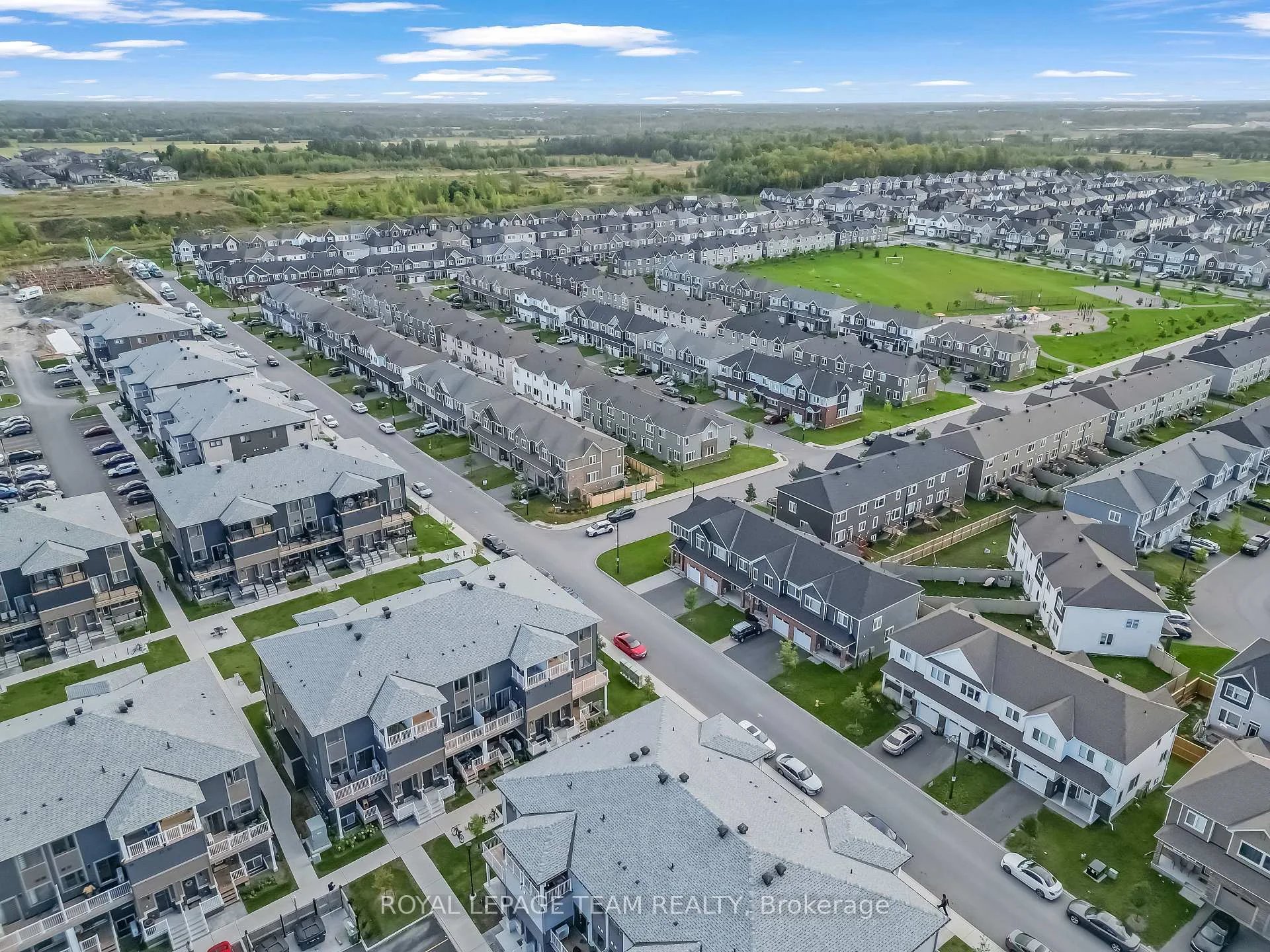 Photo 2 of 802 Parnian Private, Ottawa, Barrhaven - Half Moon Bay — HOMEH