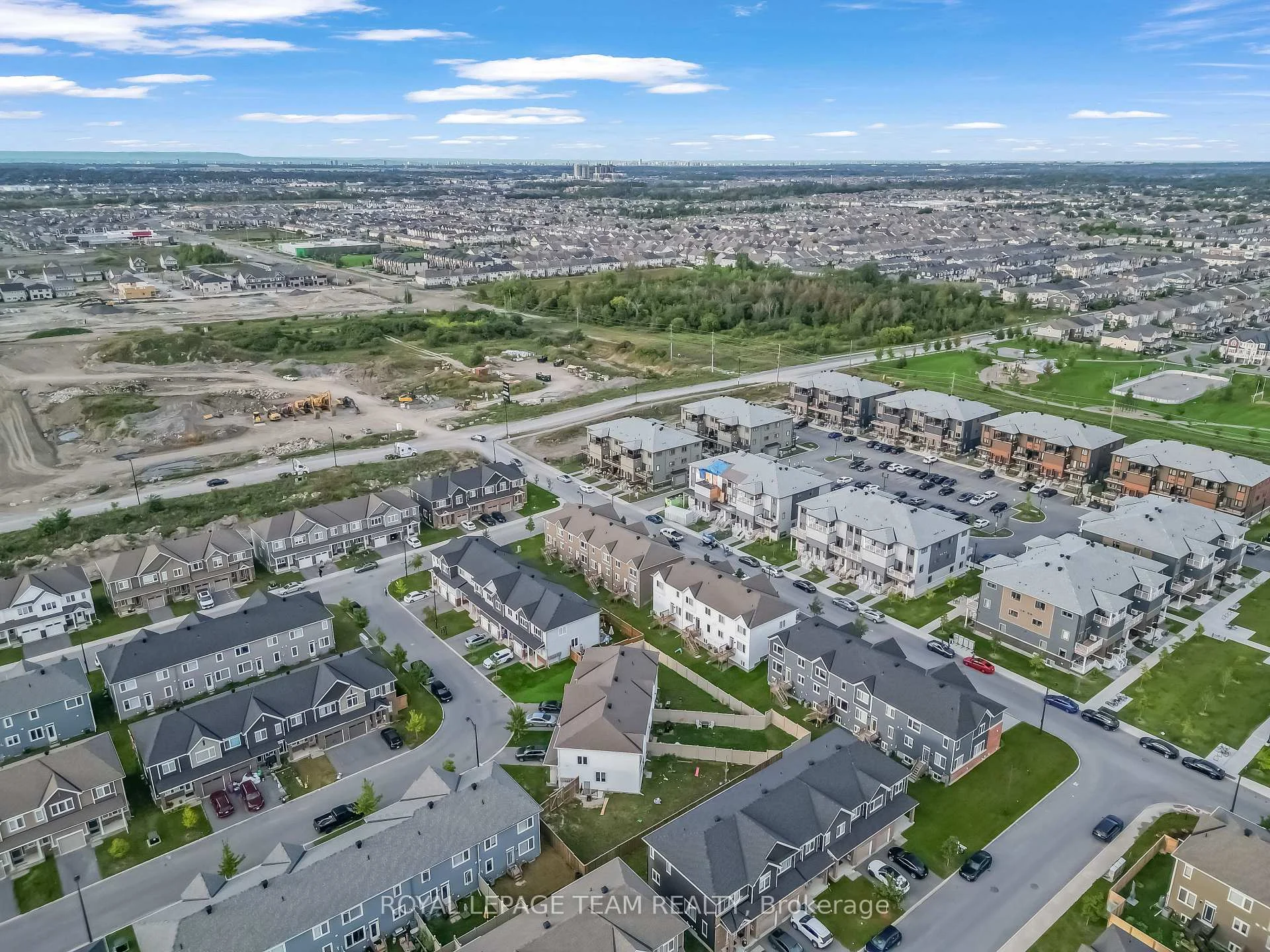 Photo 4 of 802 Parnian Private, Ottawa, Barrhaven - Half Moon Bay — HOMEH