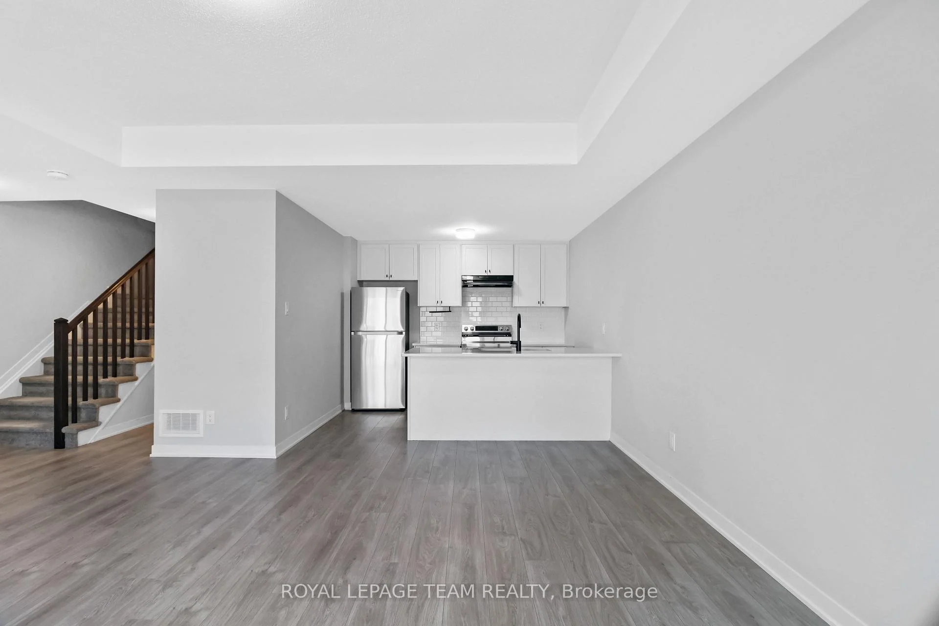 Photo 6 of 802 Parnian Private, Ottawa, Barrhaven - Half Moon Bay — HOMEH