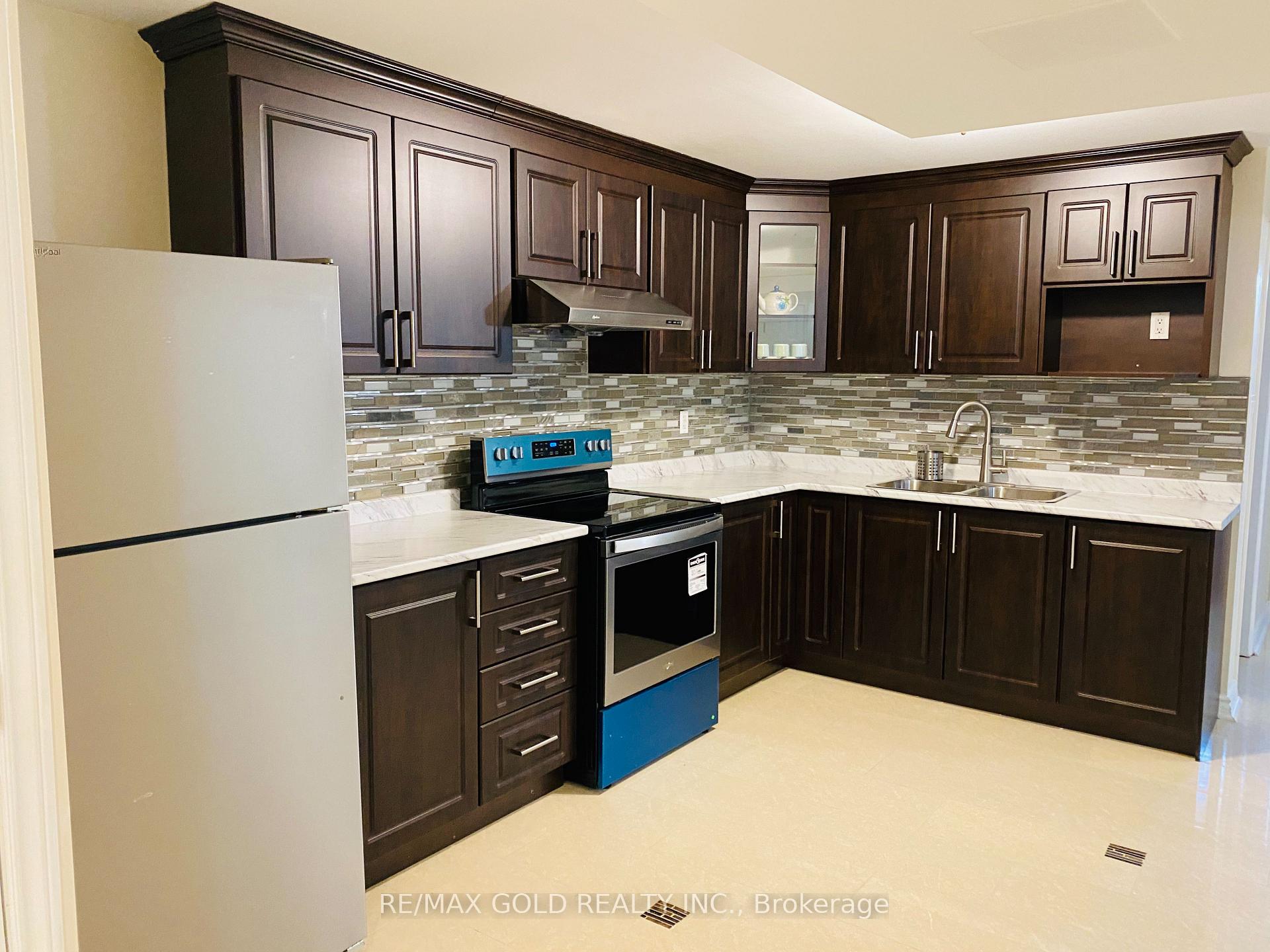Photo 4 of Unit Basement, 102 Gardenbrooke Trail, Brampton, Bram East — HOMEH