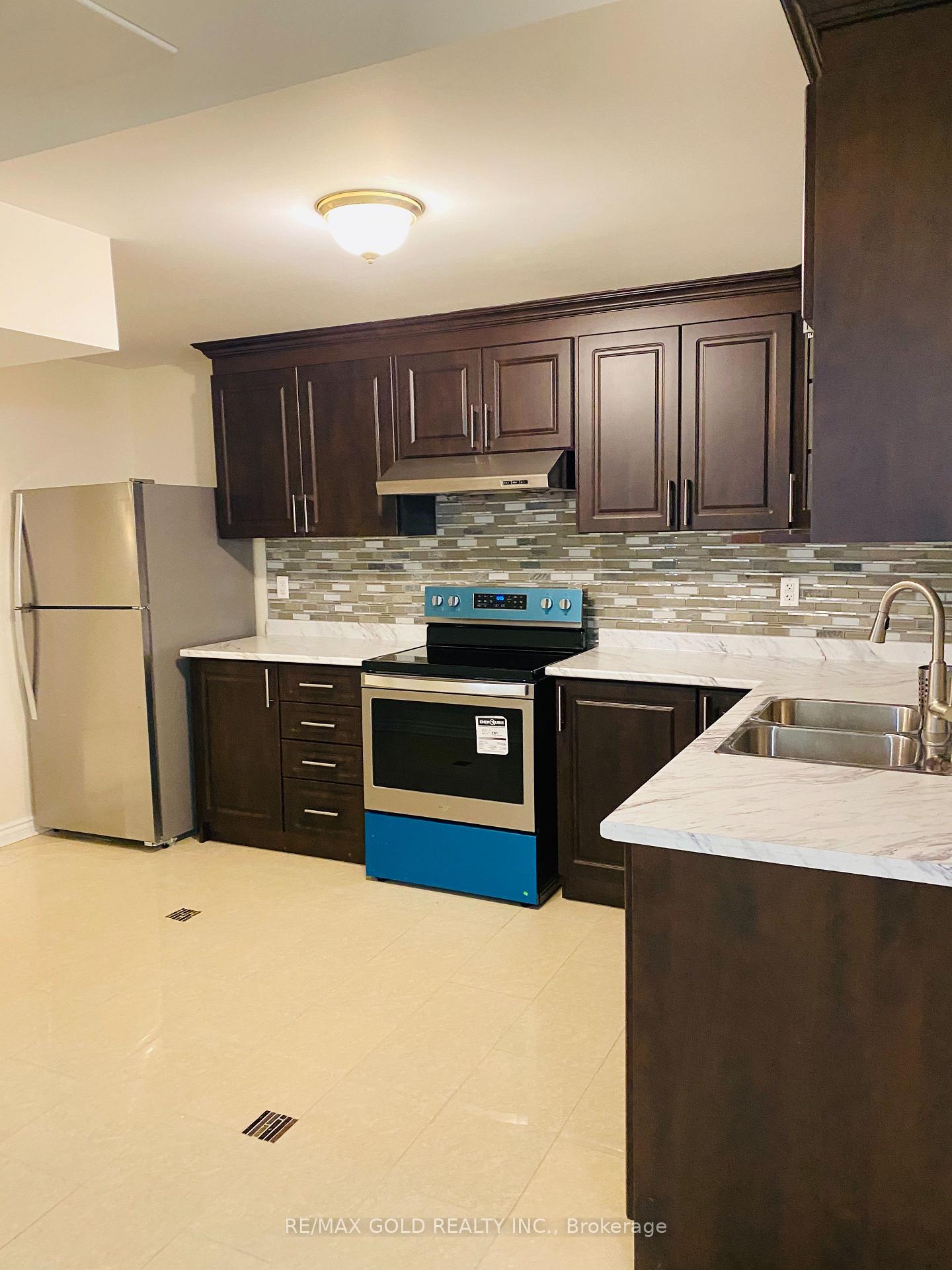 Photo 5 of Unit Basement, 102 Gardenbrooke Trail, Brampton, Bram East — HOMEH