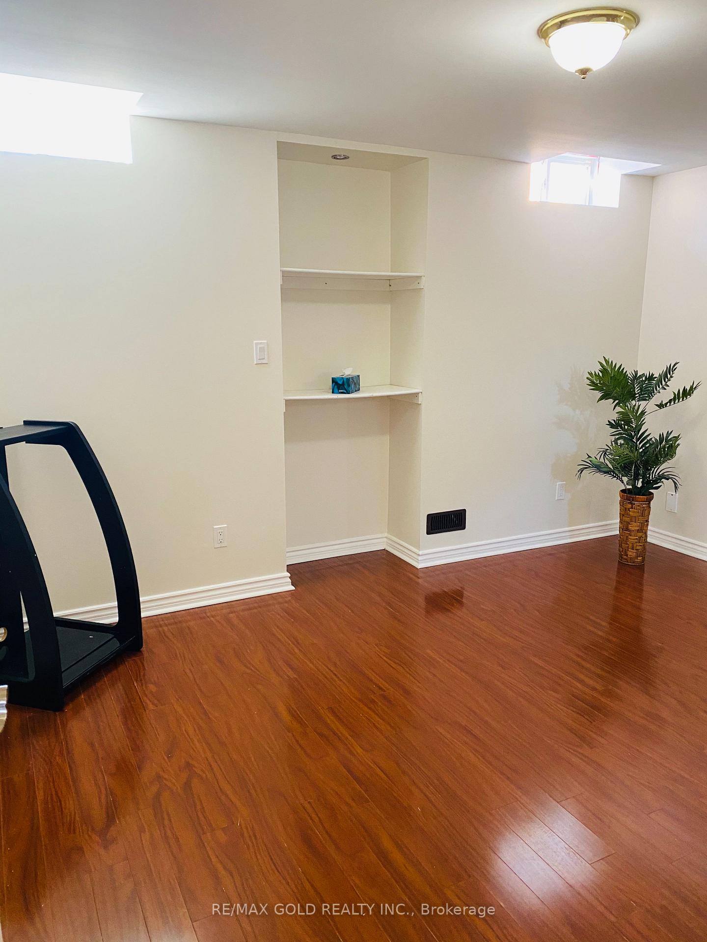 Photo 8 of Unit Basement, 102 Gardenbrooke Trail, Brampton, Bram East — HOMEH