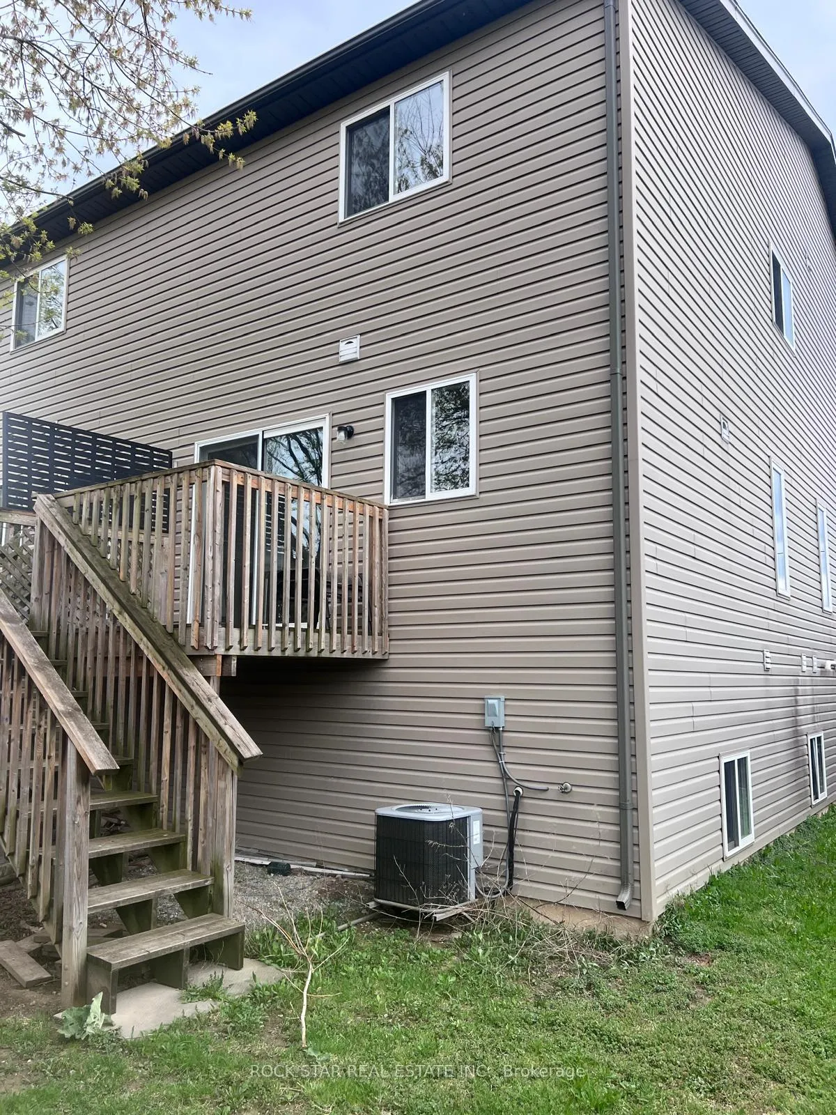 Photo 4 of 36A Kent Street, St. Catharines, Western Hill — HOMEH
