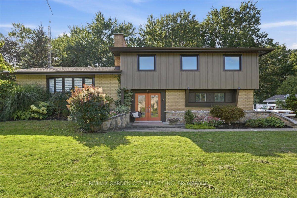 Photo 2 of 16 Pinecrest Court, Pelham, Fonthill — HOMEH