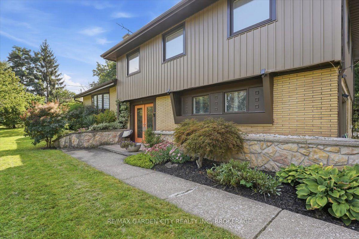Photo 5 of 16 Pinecrest Court, Pelham, Fonthill — HOMEH