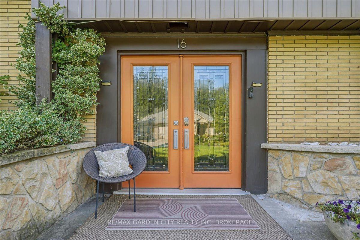 Photo 6 of 16 Pinecrest Court, Pelham, Fonthill — HOMEH