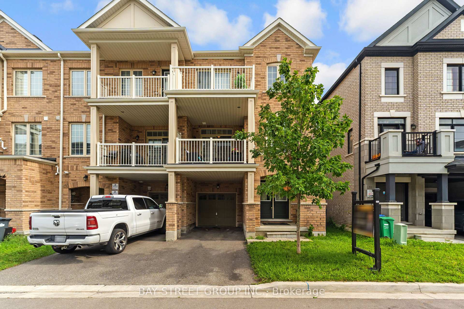Photo 1 of 53 Fruitvale Circle, Brampton, Northwest Brampton — HOMEH