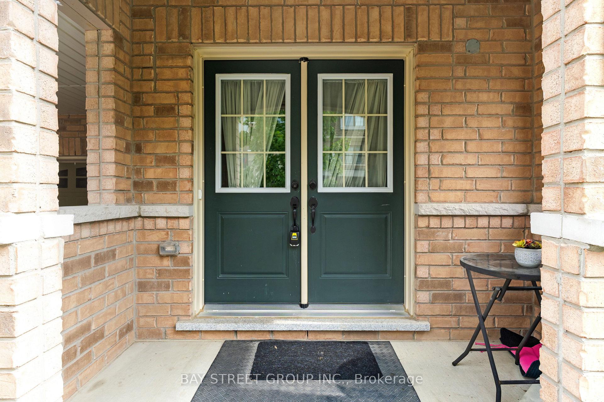Photo 4 of 53 Fruitvale Circle, Brampton, Northwest Brampton — HOMEH