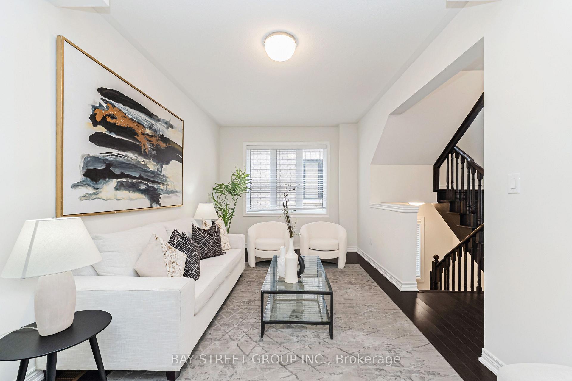 Photo 7 of 53 Fruitvale Circle, Brampton, Northwest Brampton — HOMEH