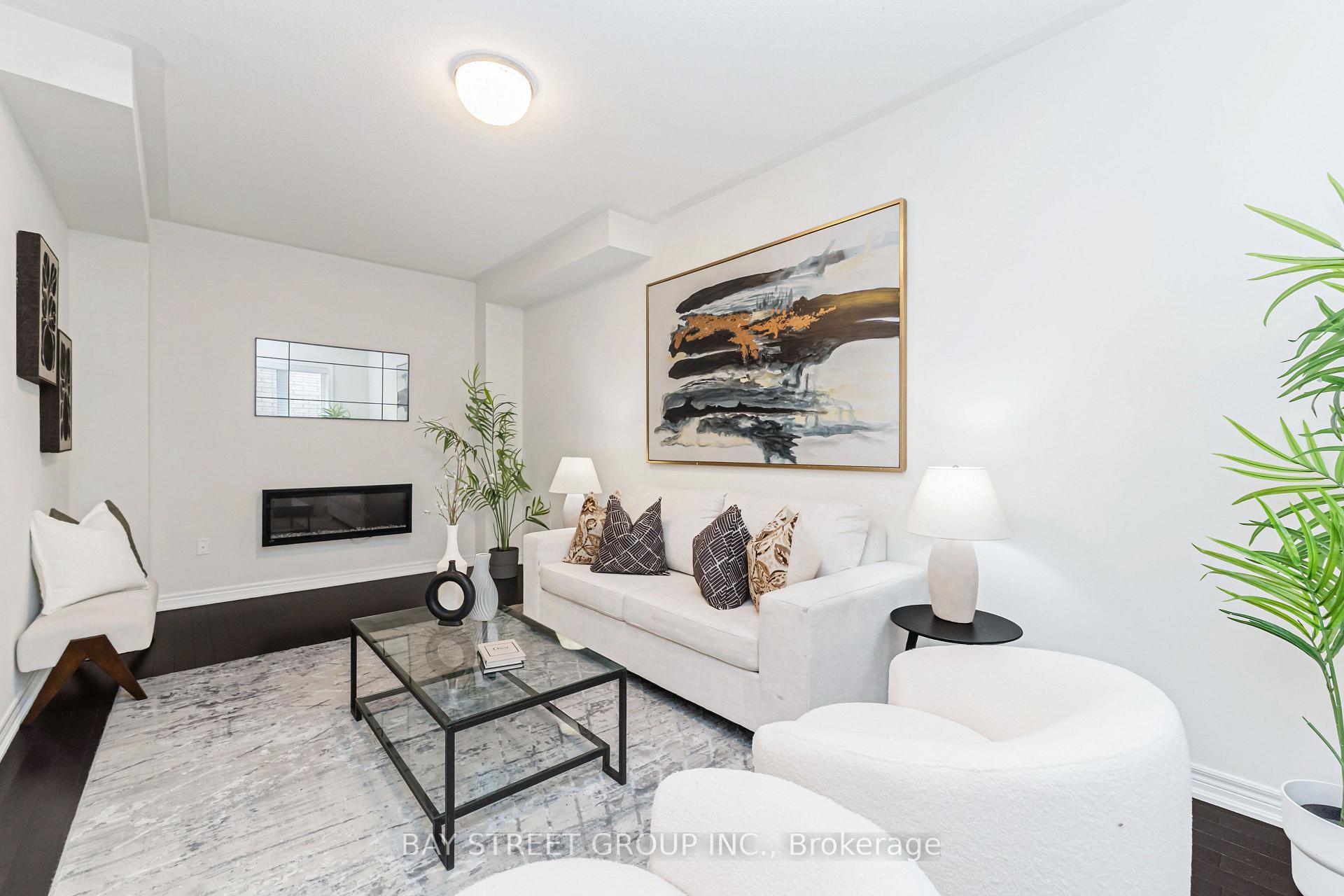 Photo 9 of 53 Fruitvale Circle, Brampton, Northwest Brampton — HOMEH