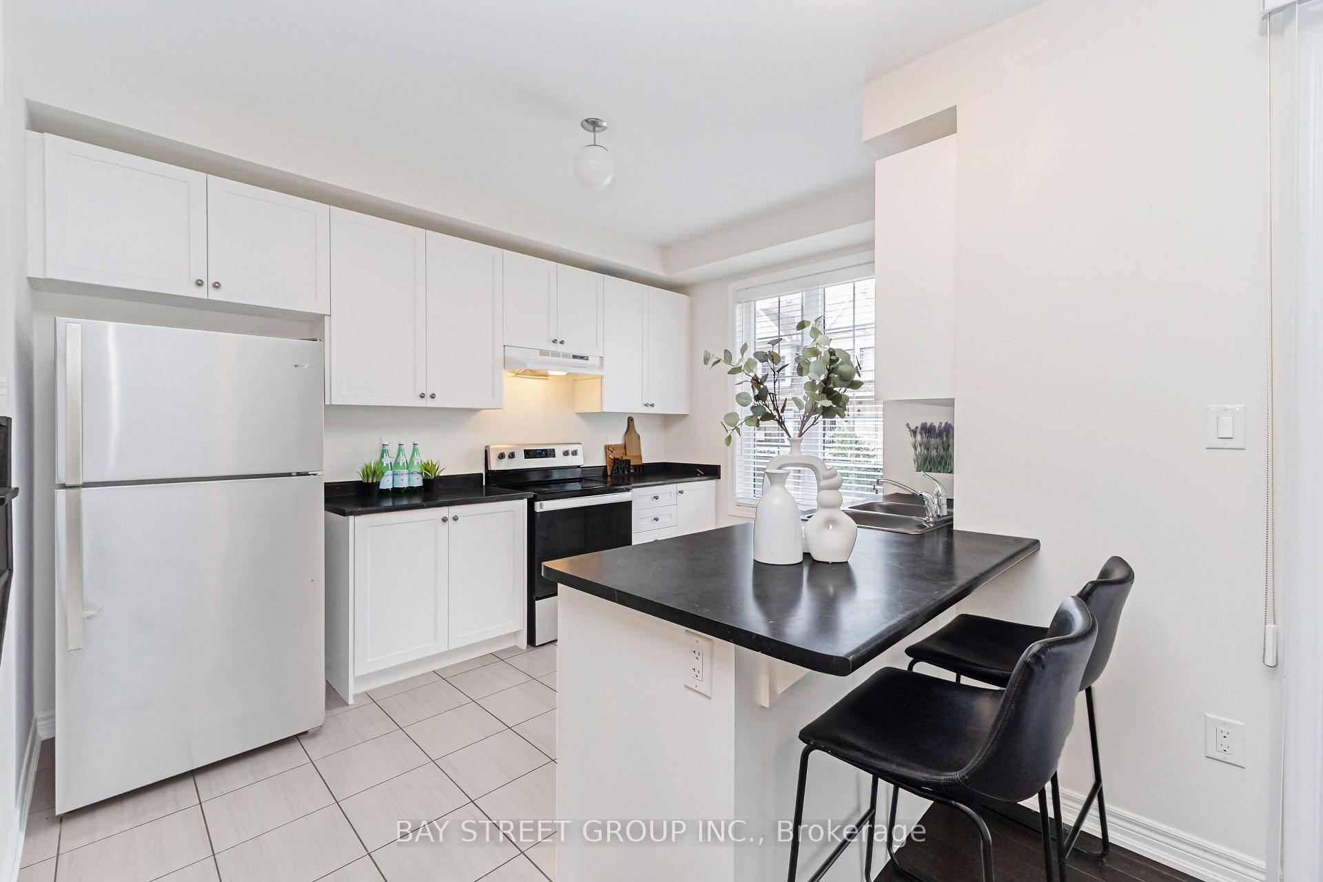 Photo 14 of 53 Fruitvale Circle, Brampton, Northwest Brampton — HOMEH